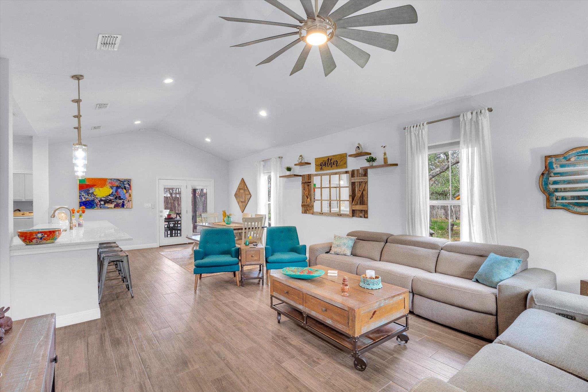 72 Woodacre Dr, Wimberley, TX 78676