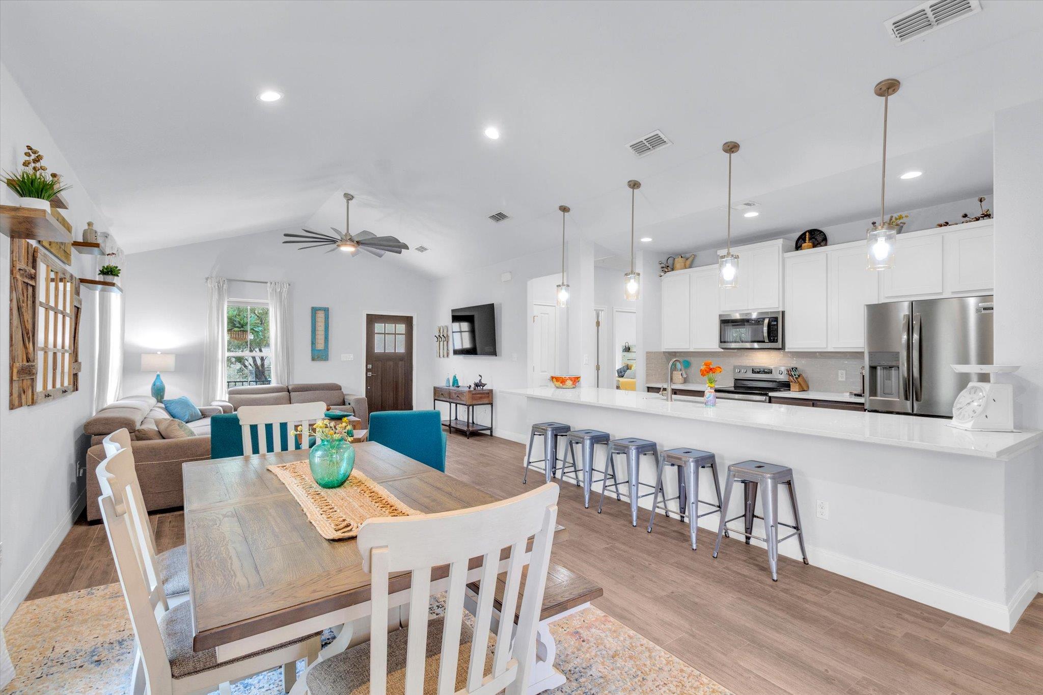 72 Woodacre Dr, Wimberley, TX 78676