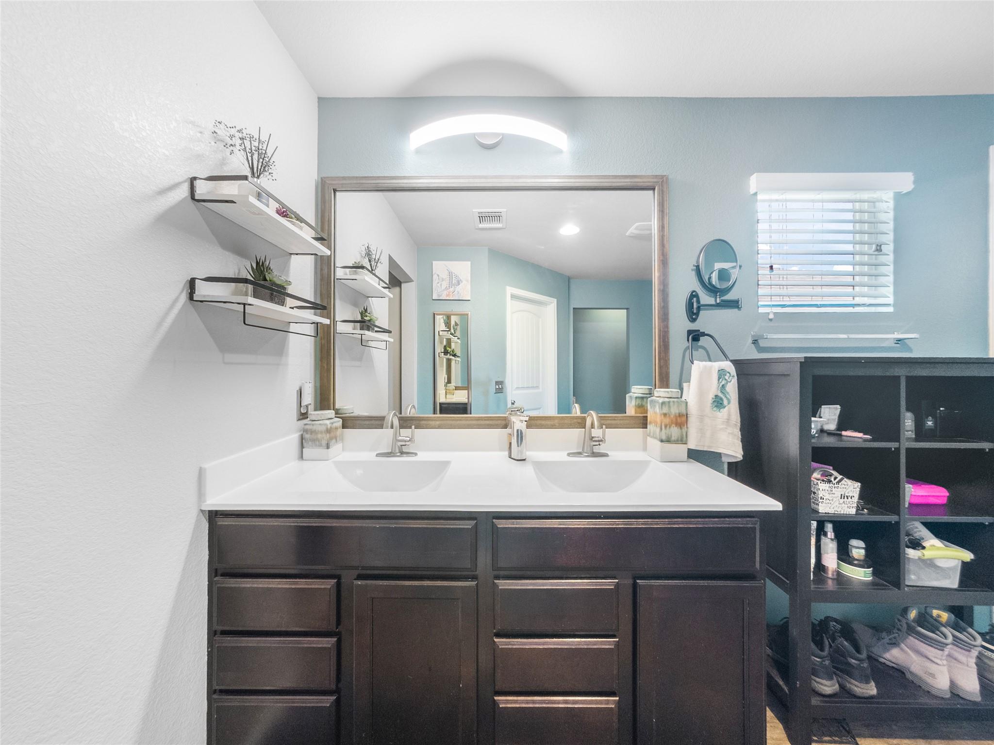 117 Garcitas Creek Ln, Hutto, TX 78634