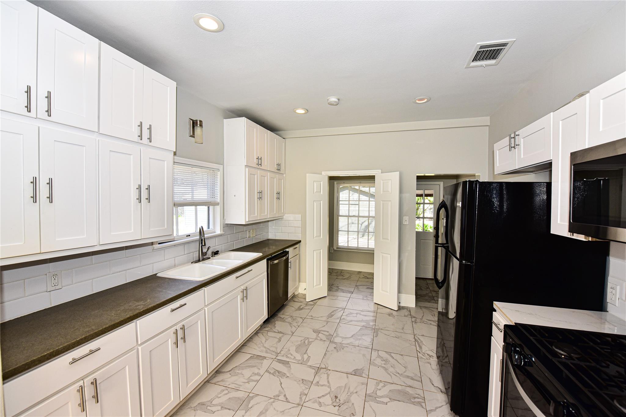 410 Kenniston Dr, Austin, TX 78752