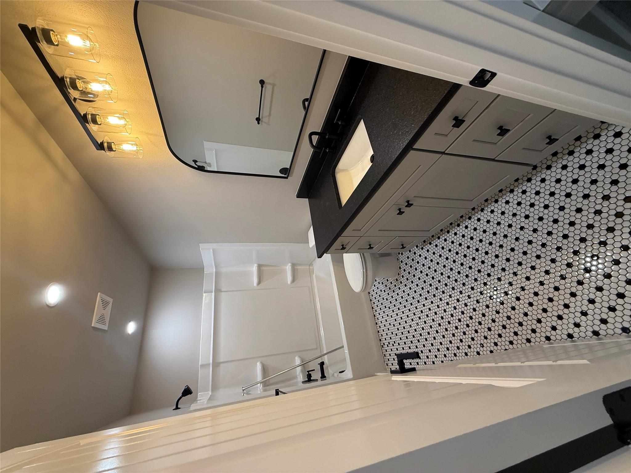 201 N Vandeveer St, Burnet, TX 78611