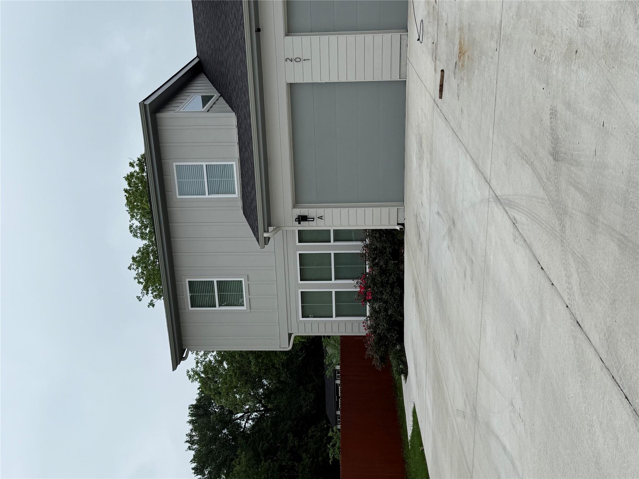 201 N Vandeveer St, Burnet, TX 78611