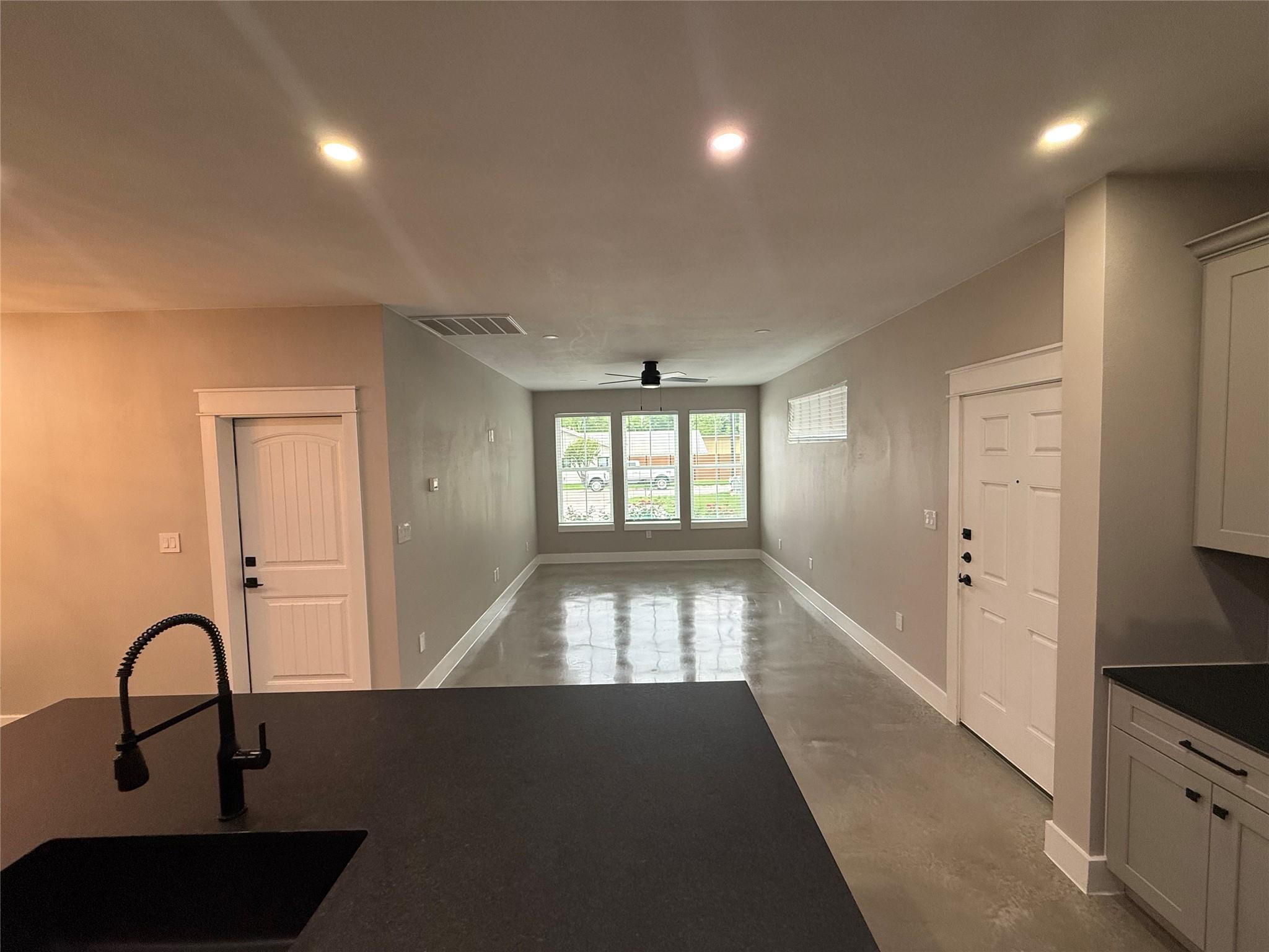 201 N Vandeveer St, Burnet, TX 78611