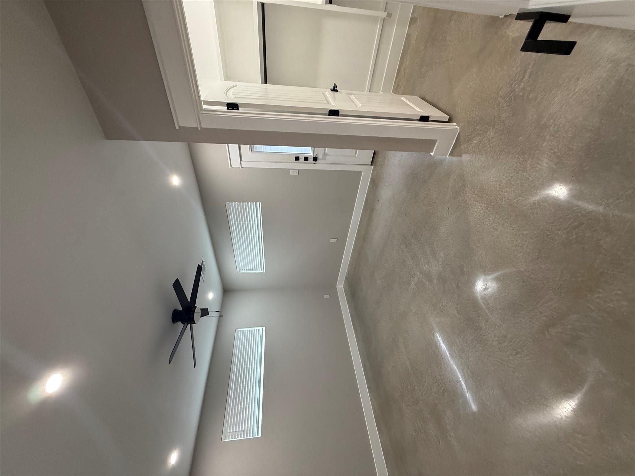 201 N Vandeveer St, Burnet, TX 78611