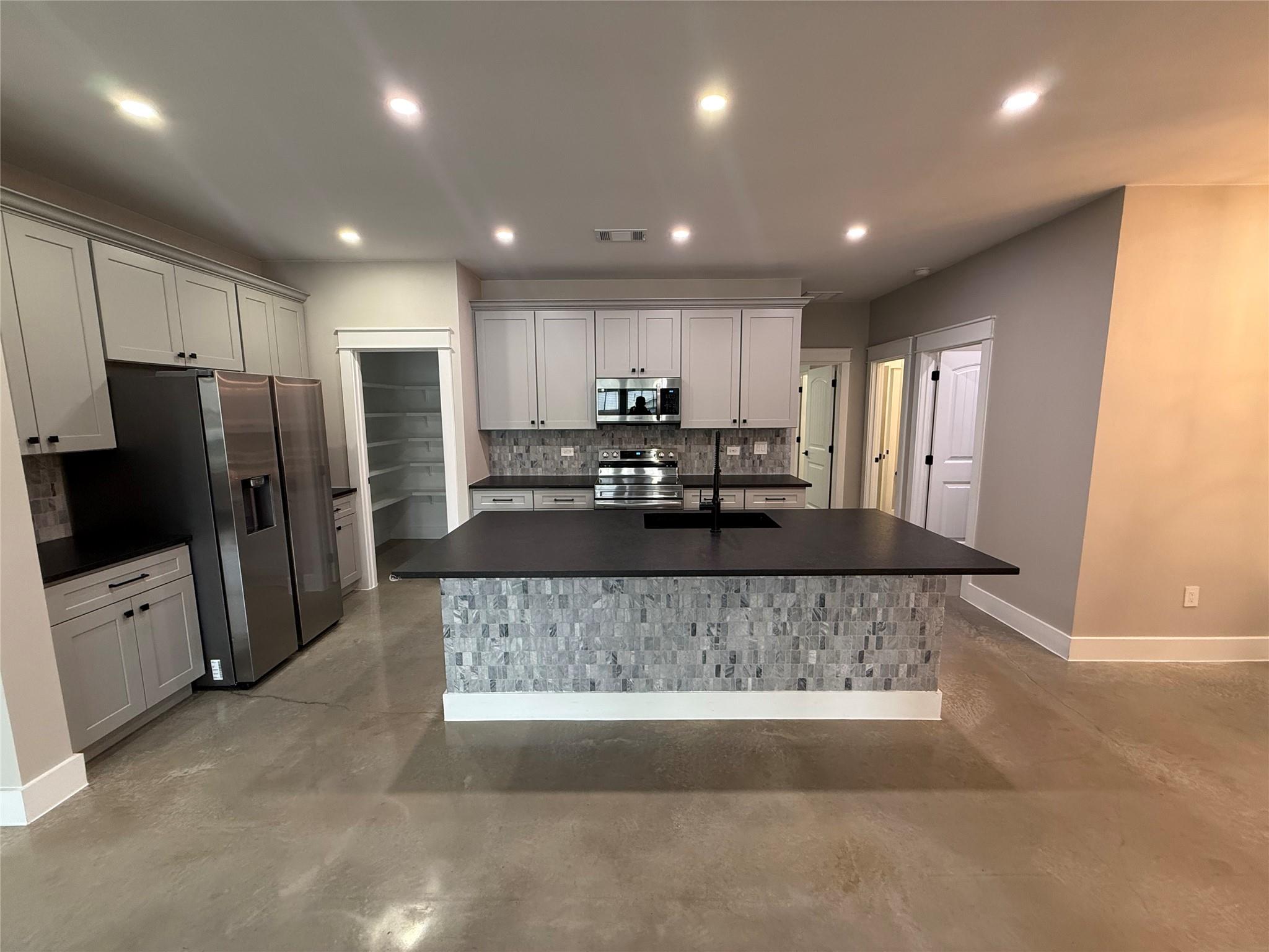 201 N Vandeveer St, Burnet, TX 78611