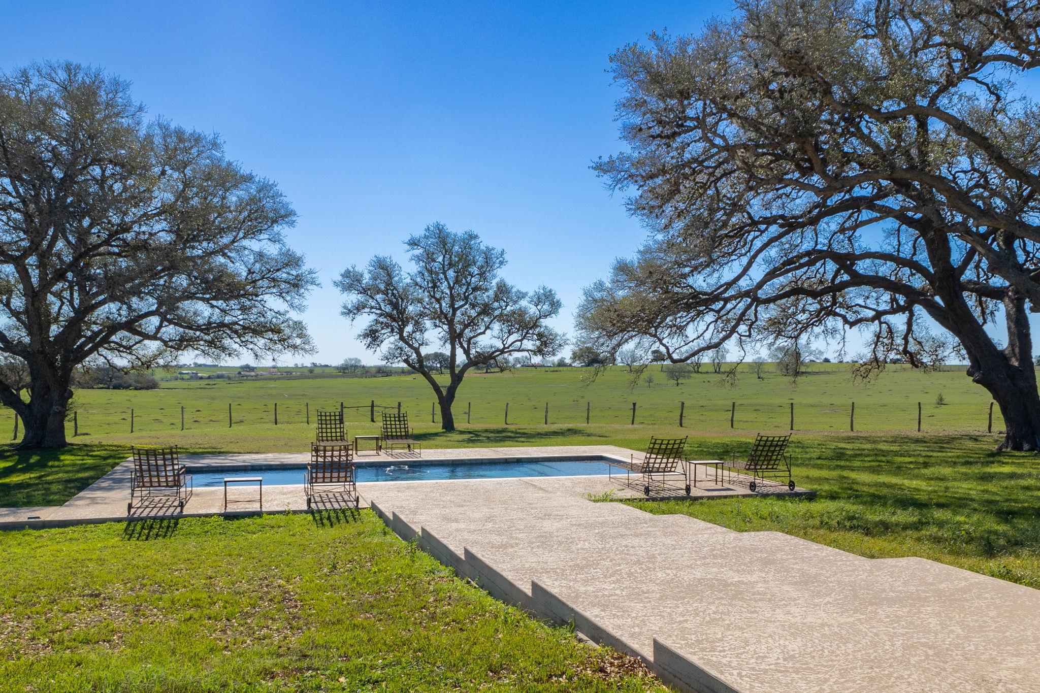 1797 County Road 261, Moulton, TX 77975