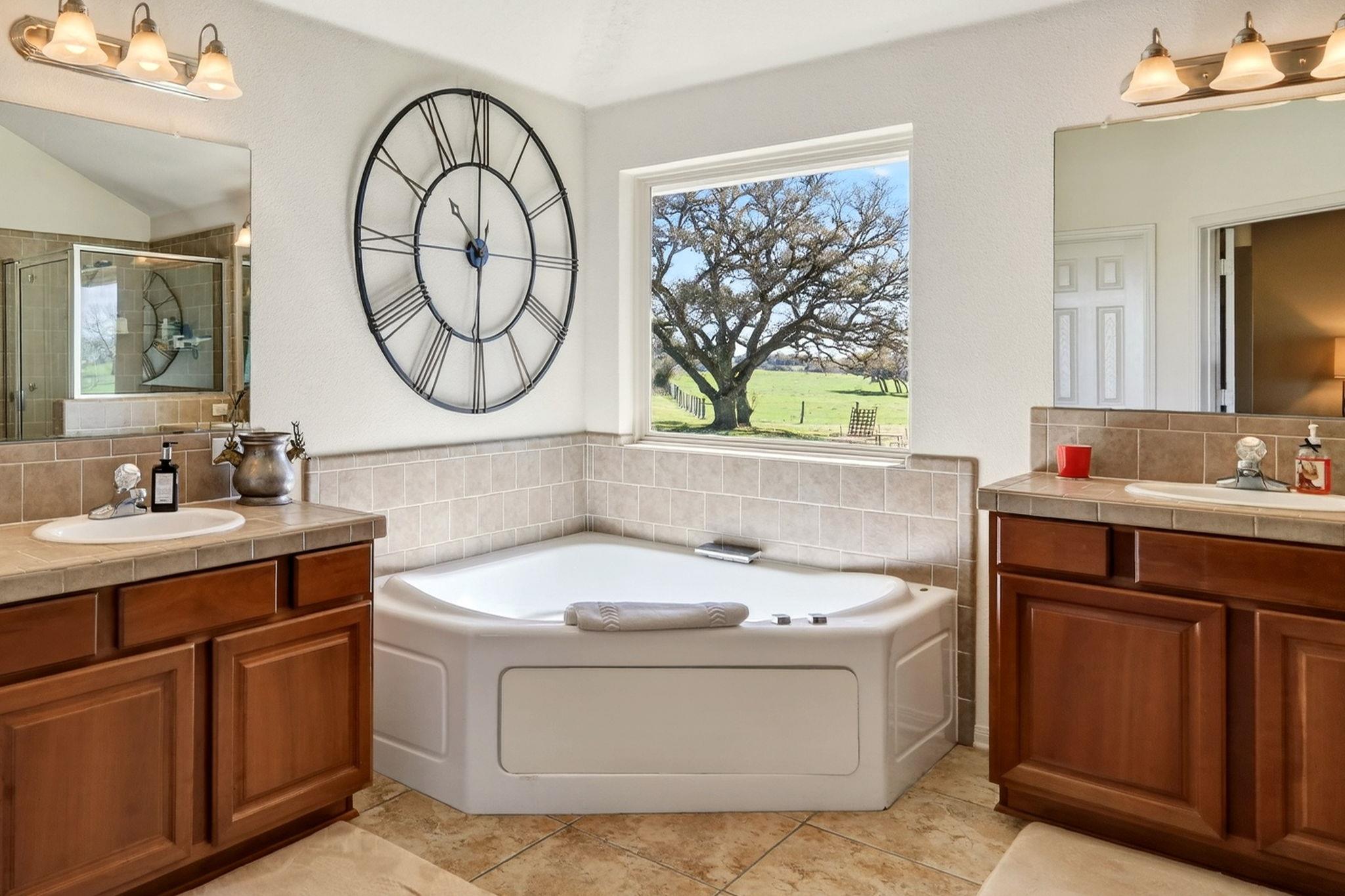 1797 County Road 261, Moulton, TX 77975