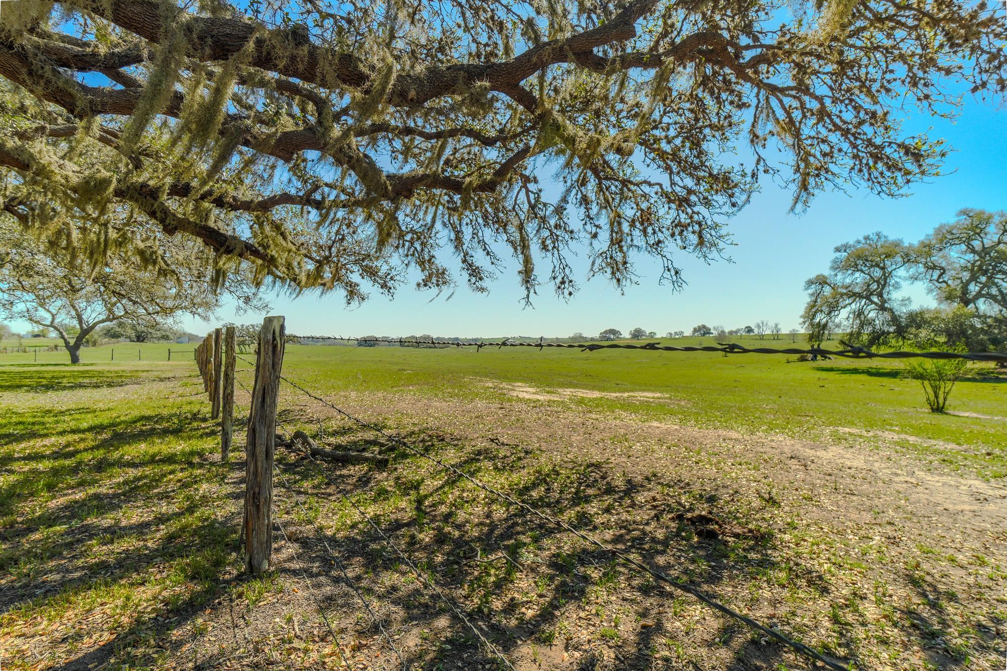 1797 County Road 261, Moulton, TX 77975