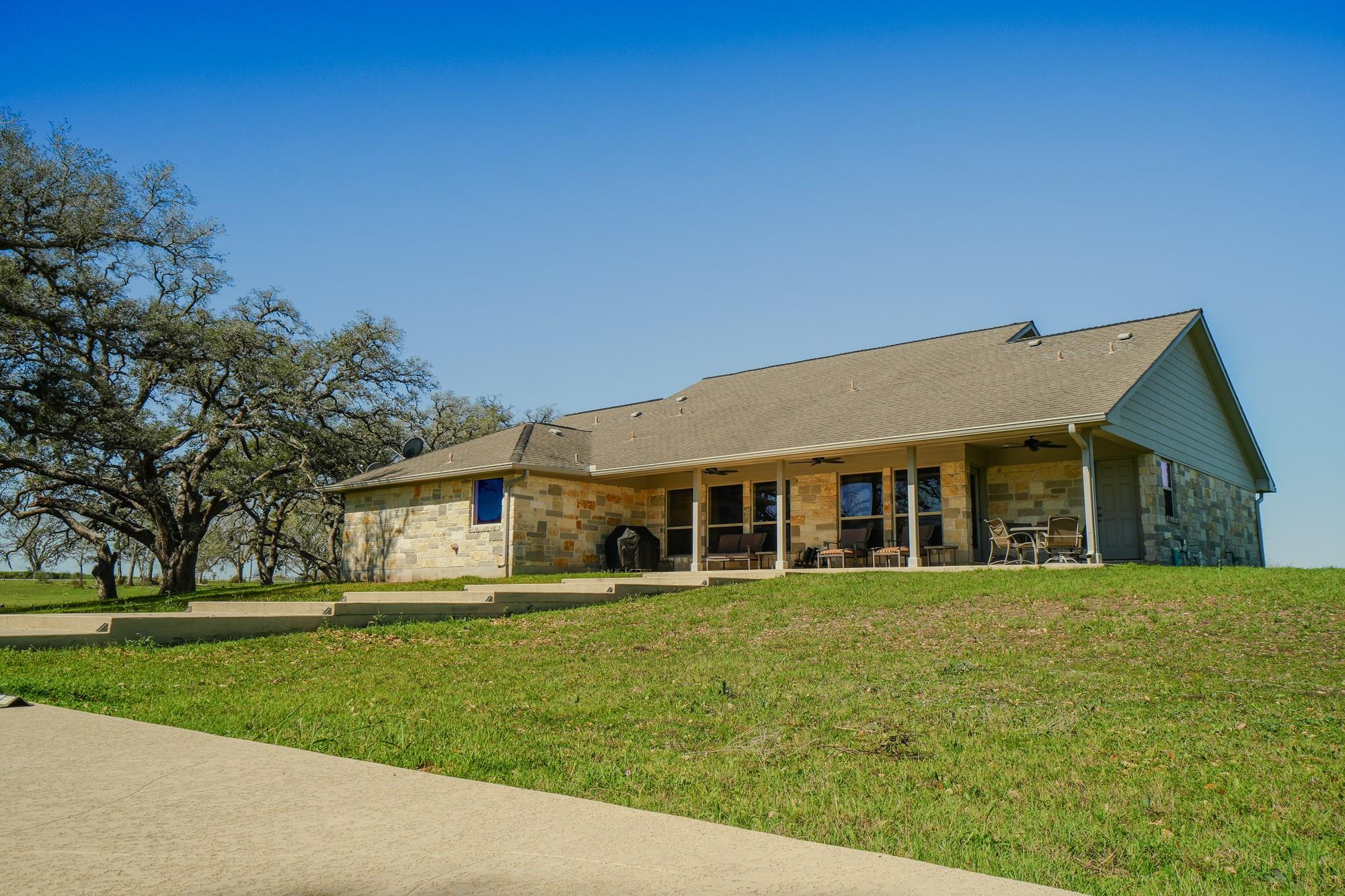 1797 County Road 261, Moulton, TX 77975
