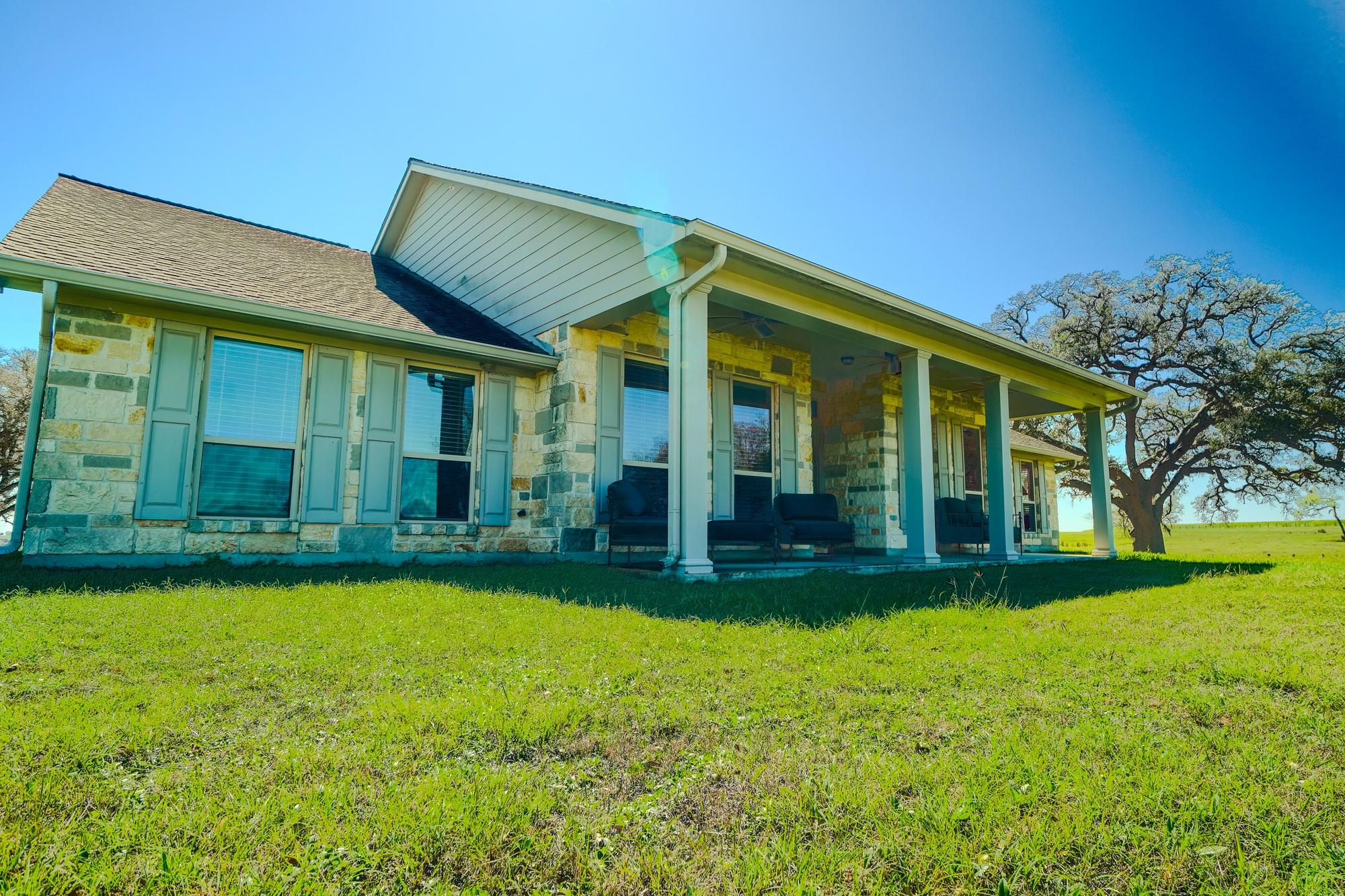 1797 County Road 261, Moulton, TX 77975