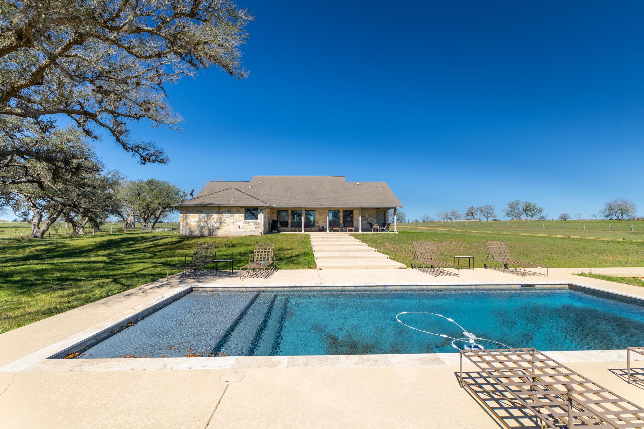 1797 County Road 261, Moulton, TX 77975
