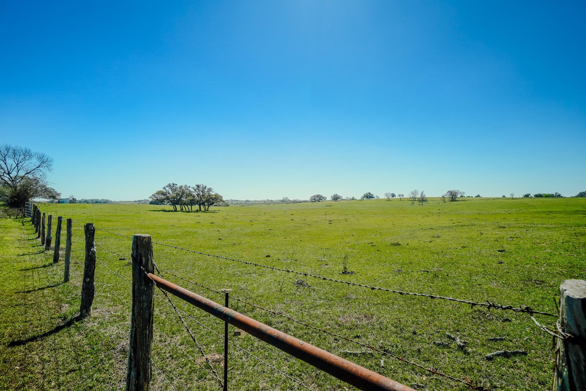 1797 County Road 261, Moulton, TX 77975