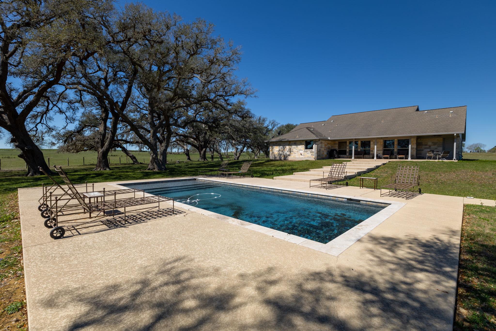 1797 County Road 261, Moulton, TX 77975