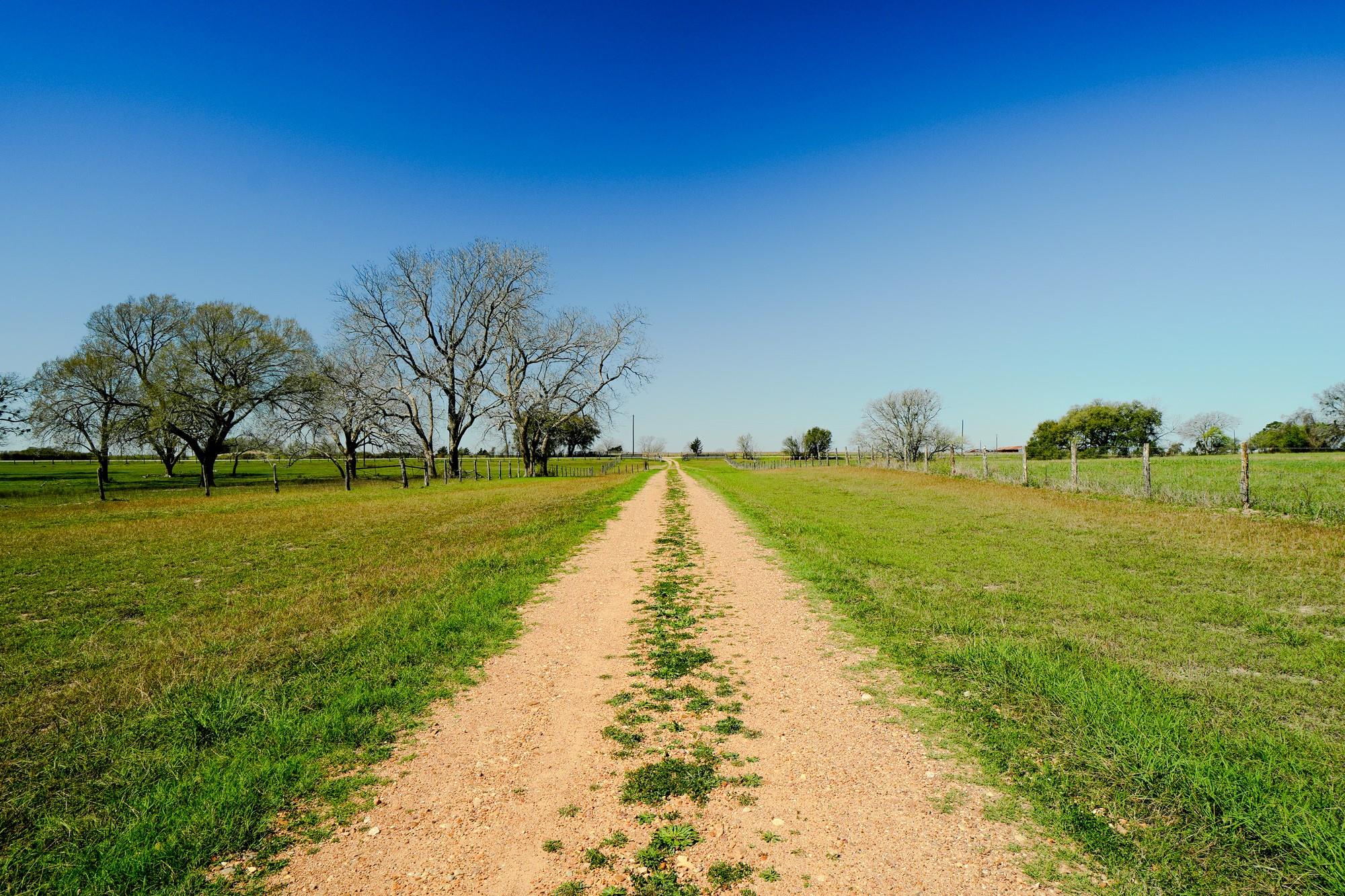 1797 County Road 261, Moulton, TX 77975