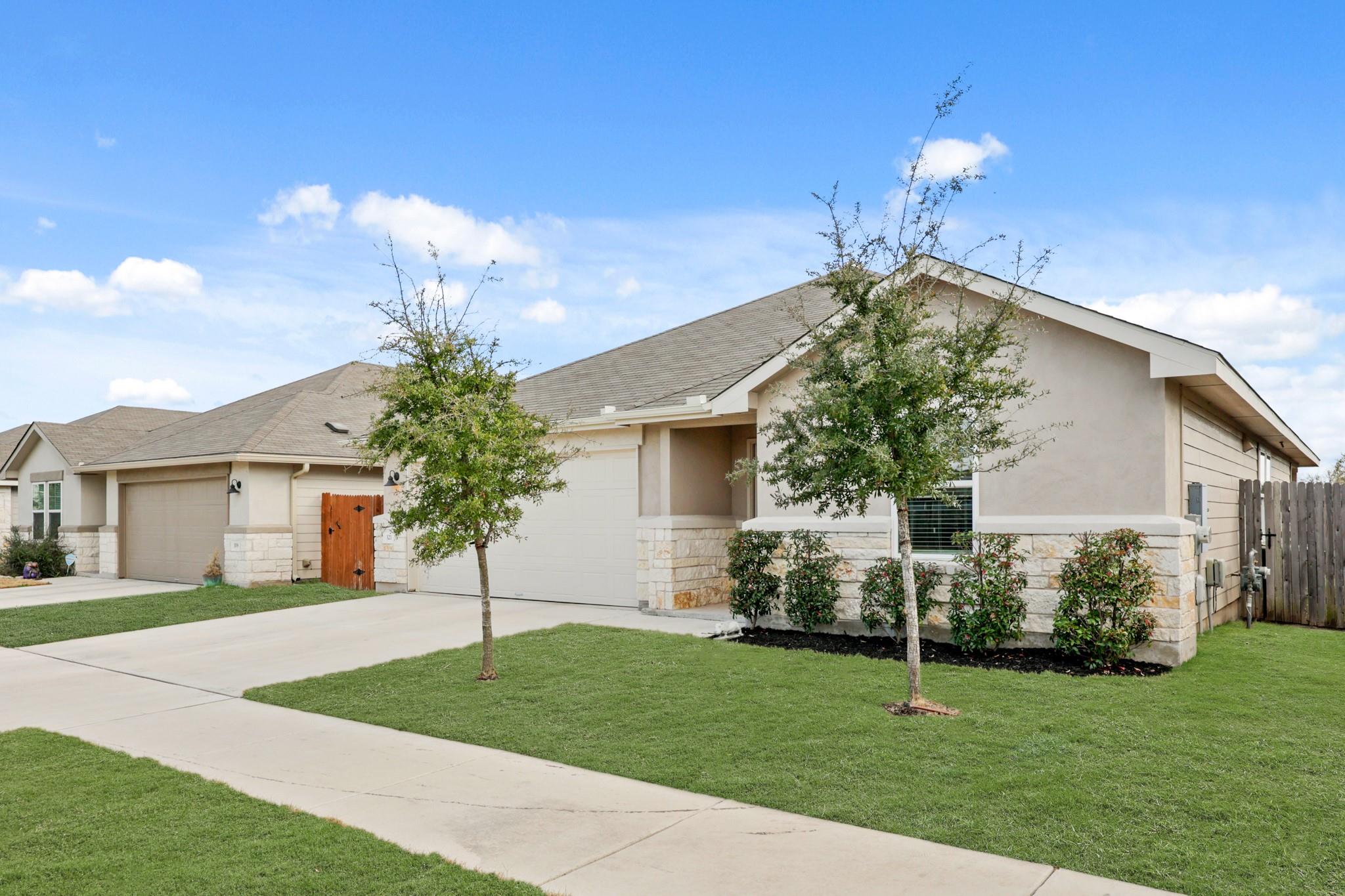 321 Durango Downs Dr, Hutto, TX 78634