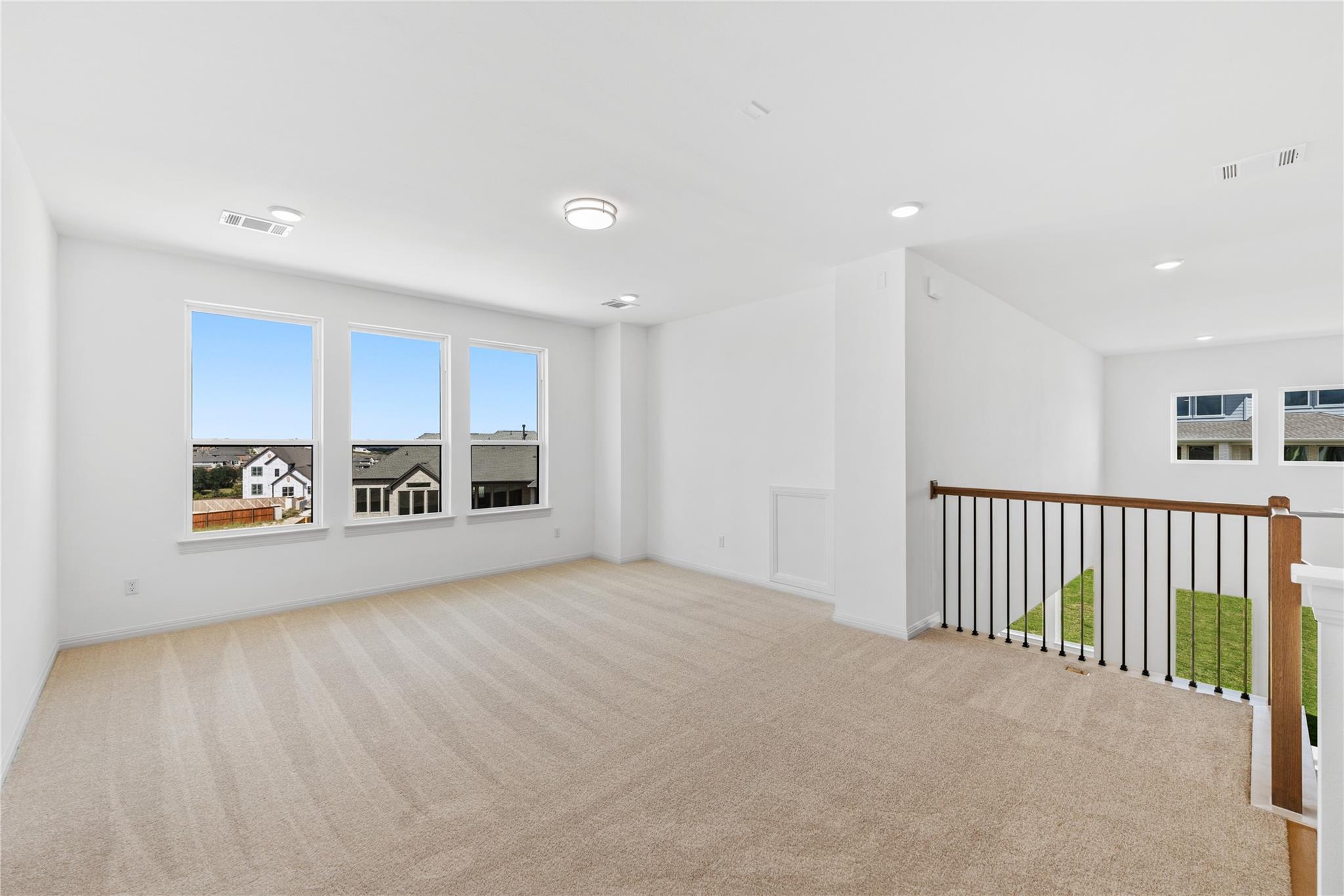 905 S Hemingway Loop, Liberty Hill, TX 78642