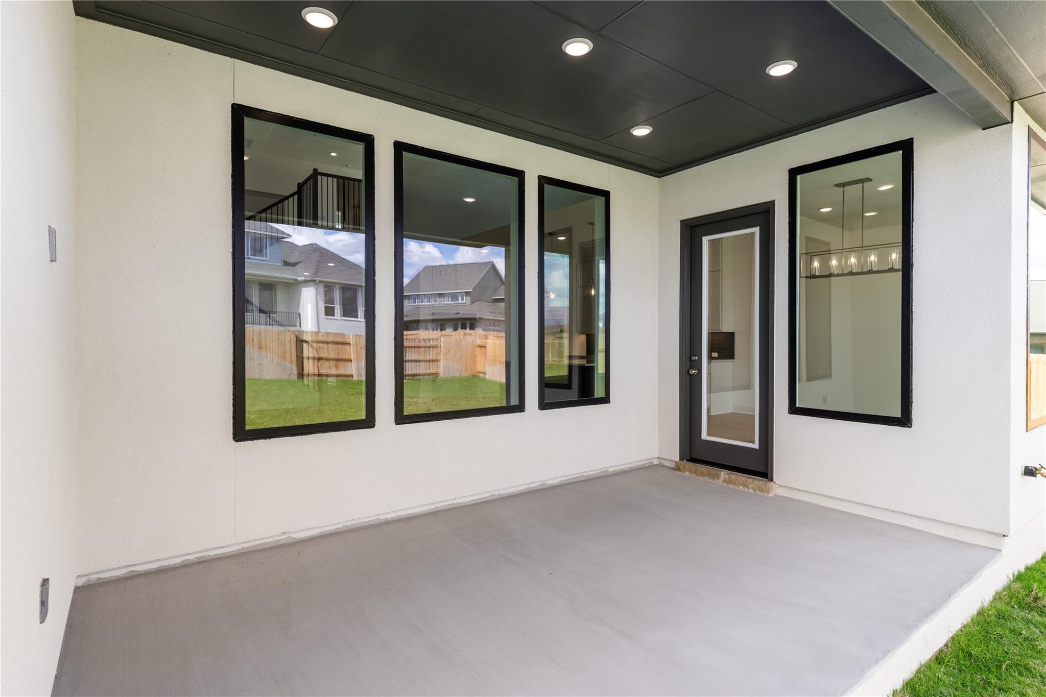 905 S Hemingway Loop, Liberty Hill, TX 78642