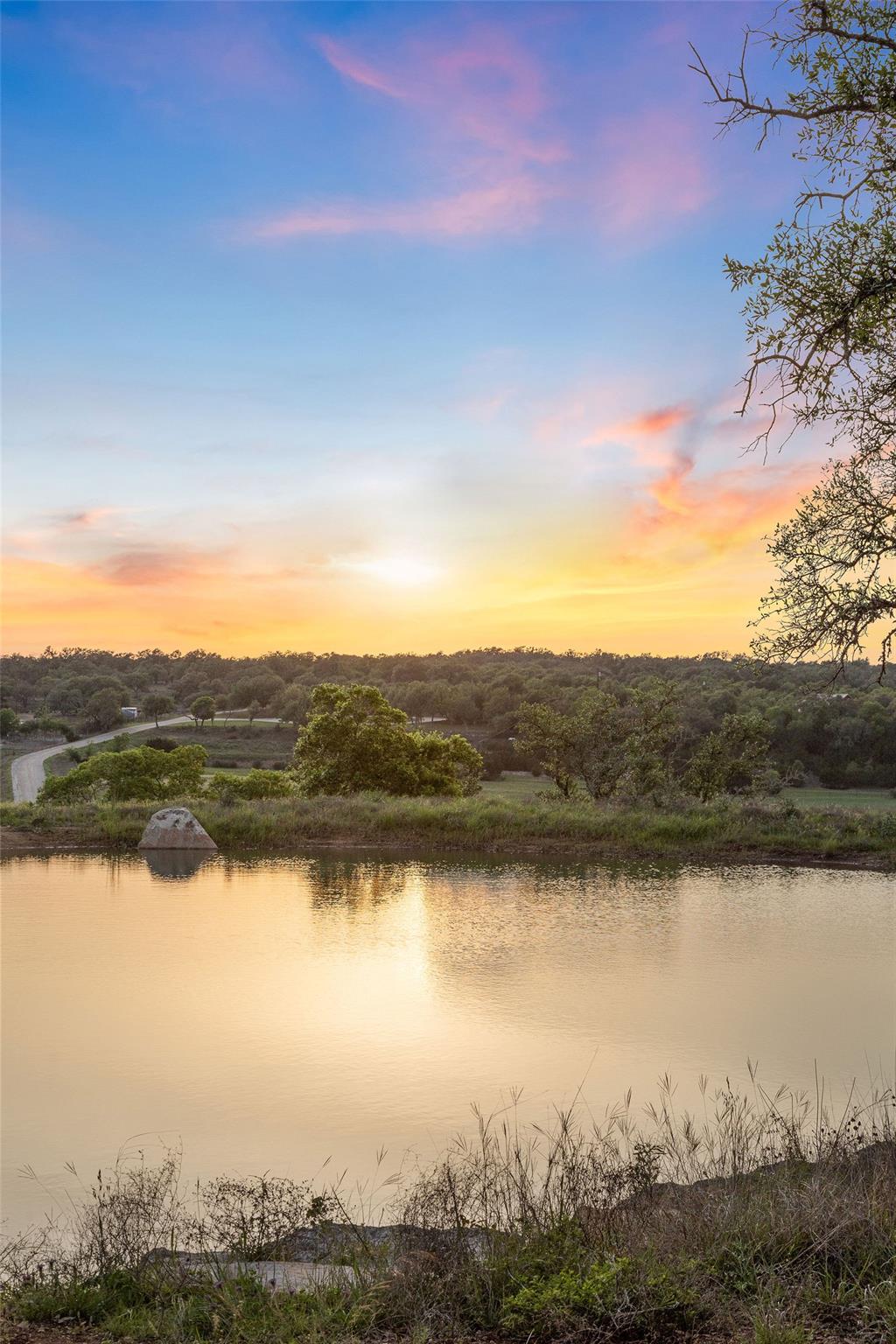 205 Mount Gainor Rd, Dripping Springs, TX 78620