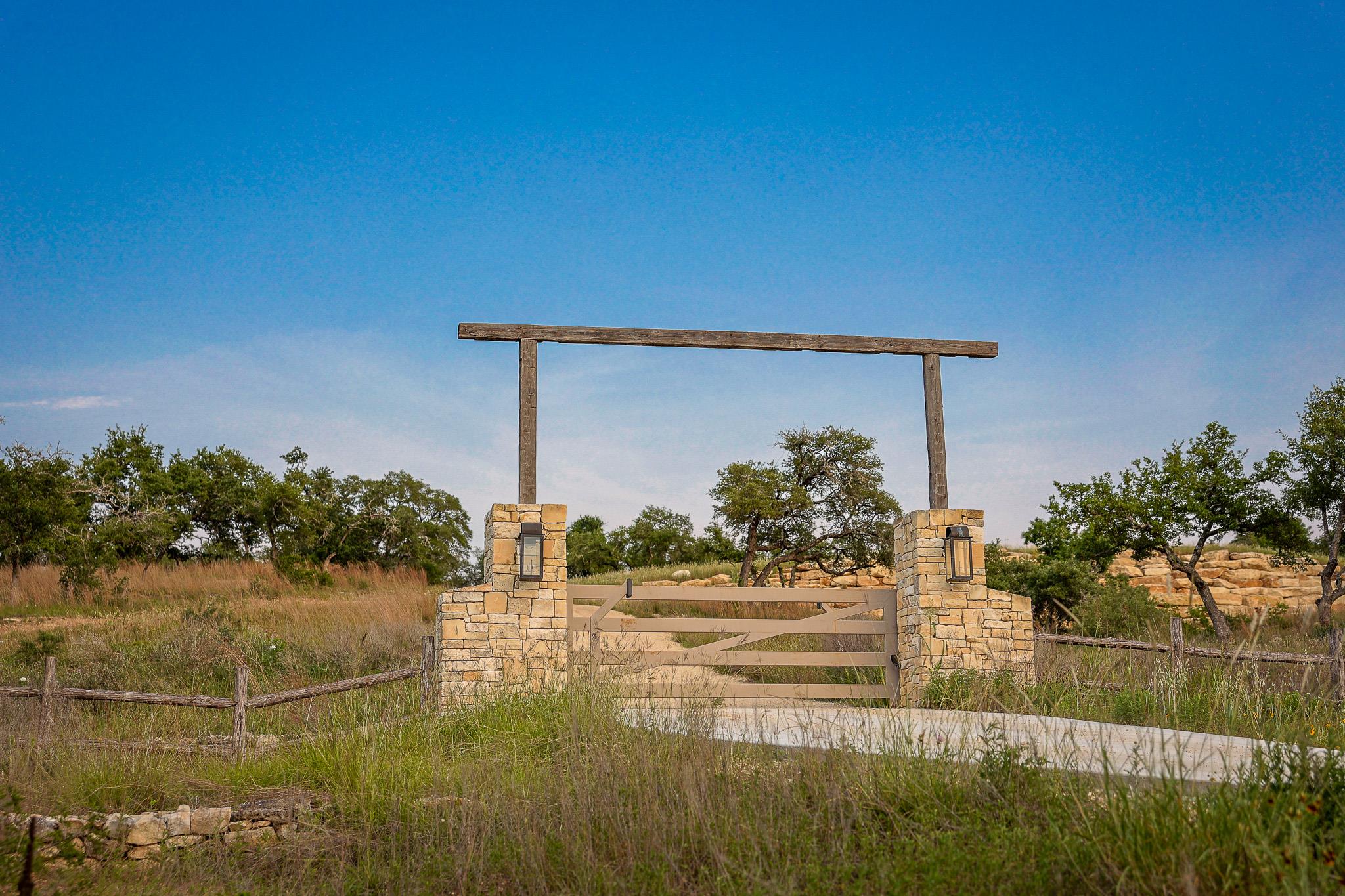 205 Mount Gainor Rd, Dripping Springs, TX 78620