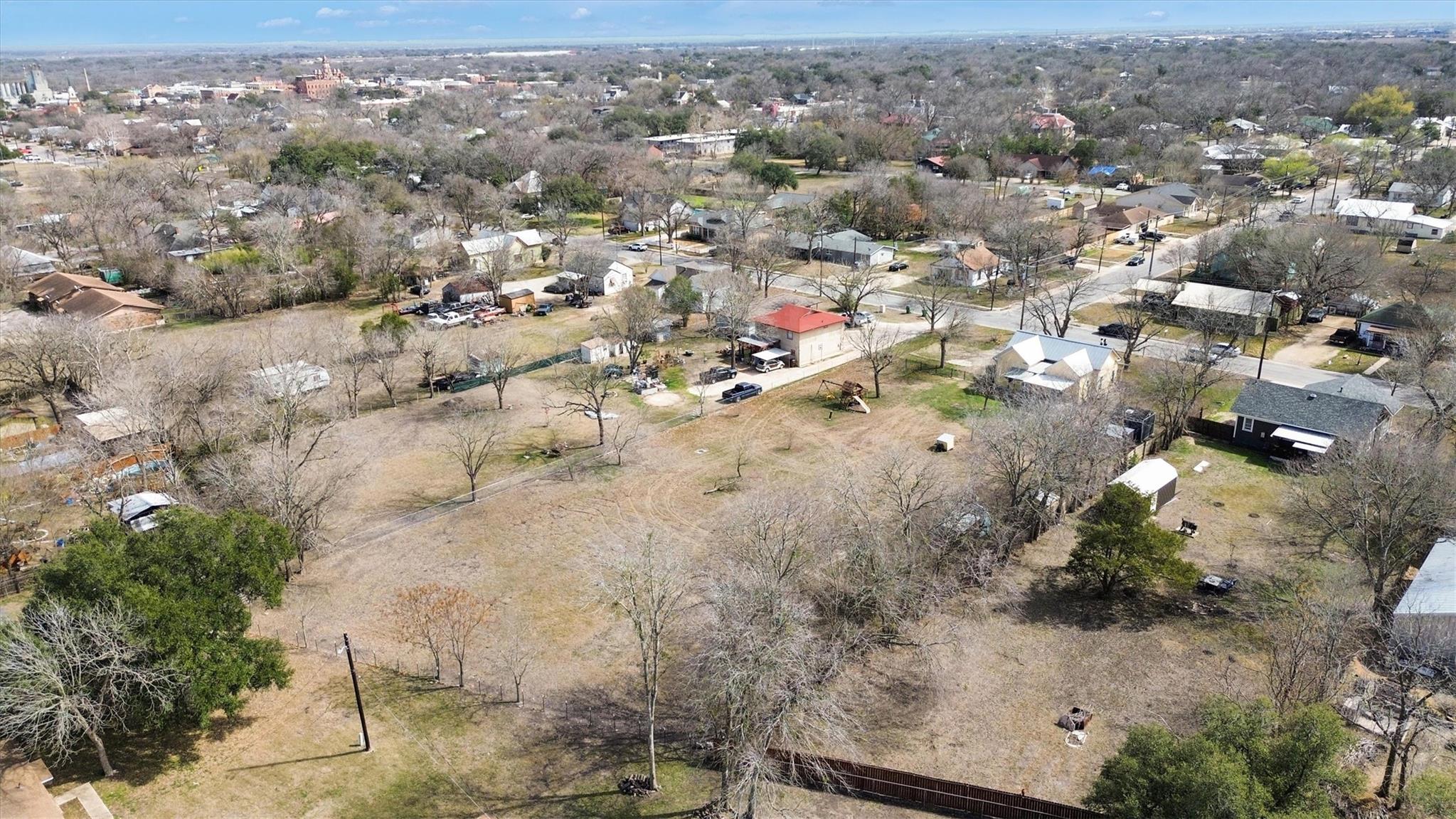 703 BOIS D'ARC St, Lockhart, TX 78644