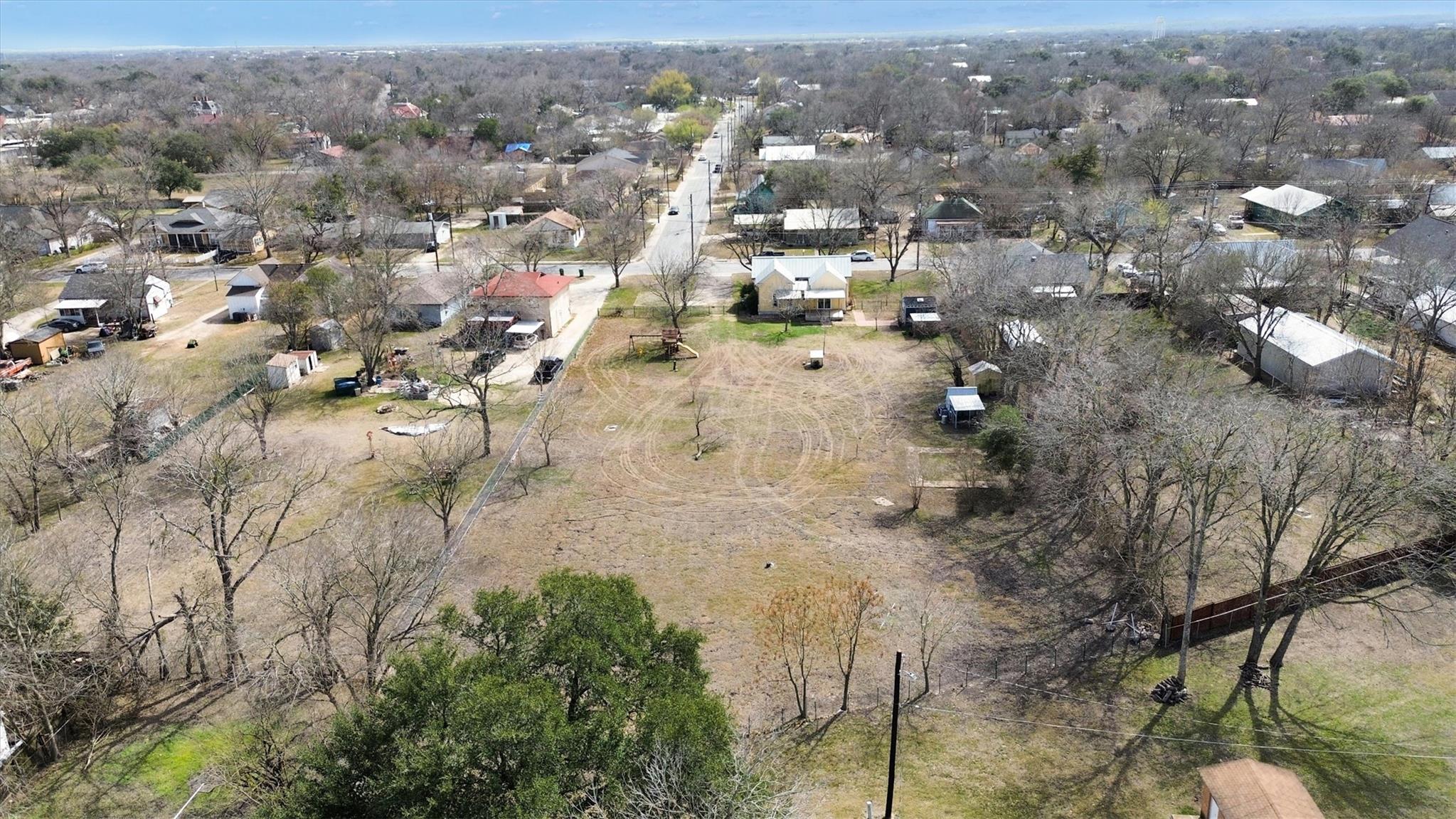 703 BOIS D'ARC St, Lockhart, TX 78644