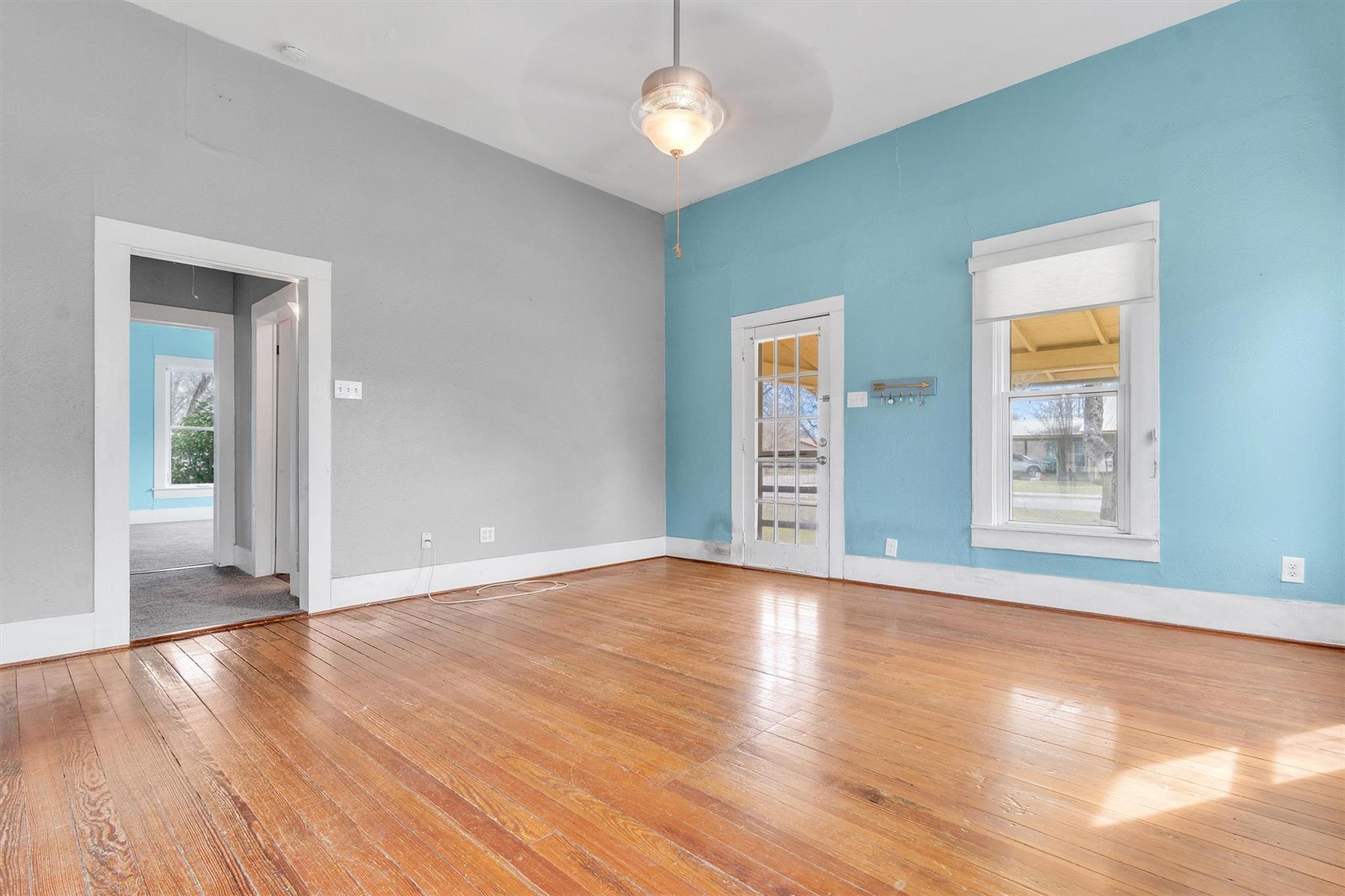 703 BOIS D'ARC St, Lockhart, TX 78644