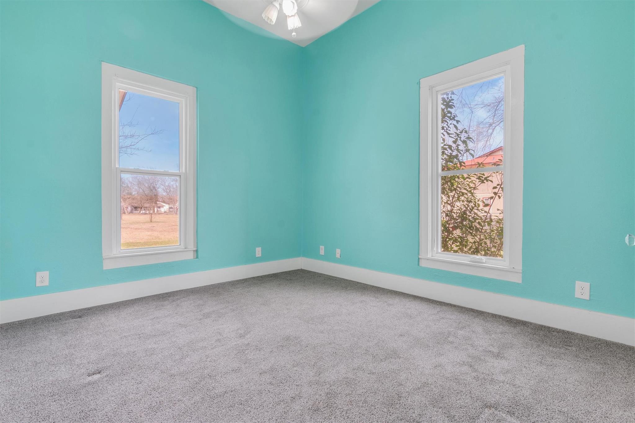 703 BOIS D'ARC St, Lockhart, TX 78644