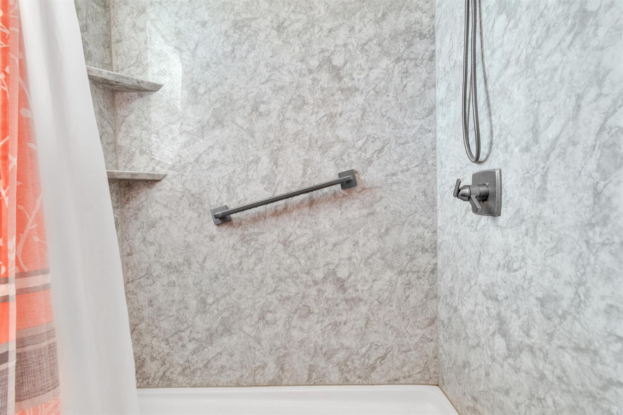 703 BOIS D'ARC St, Lockhart, TX 78644