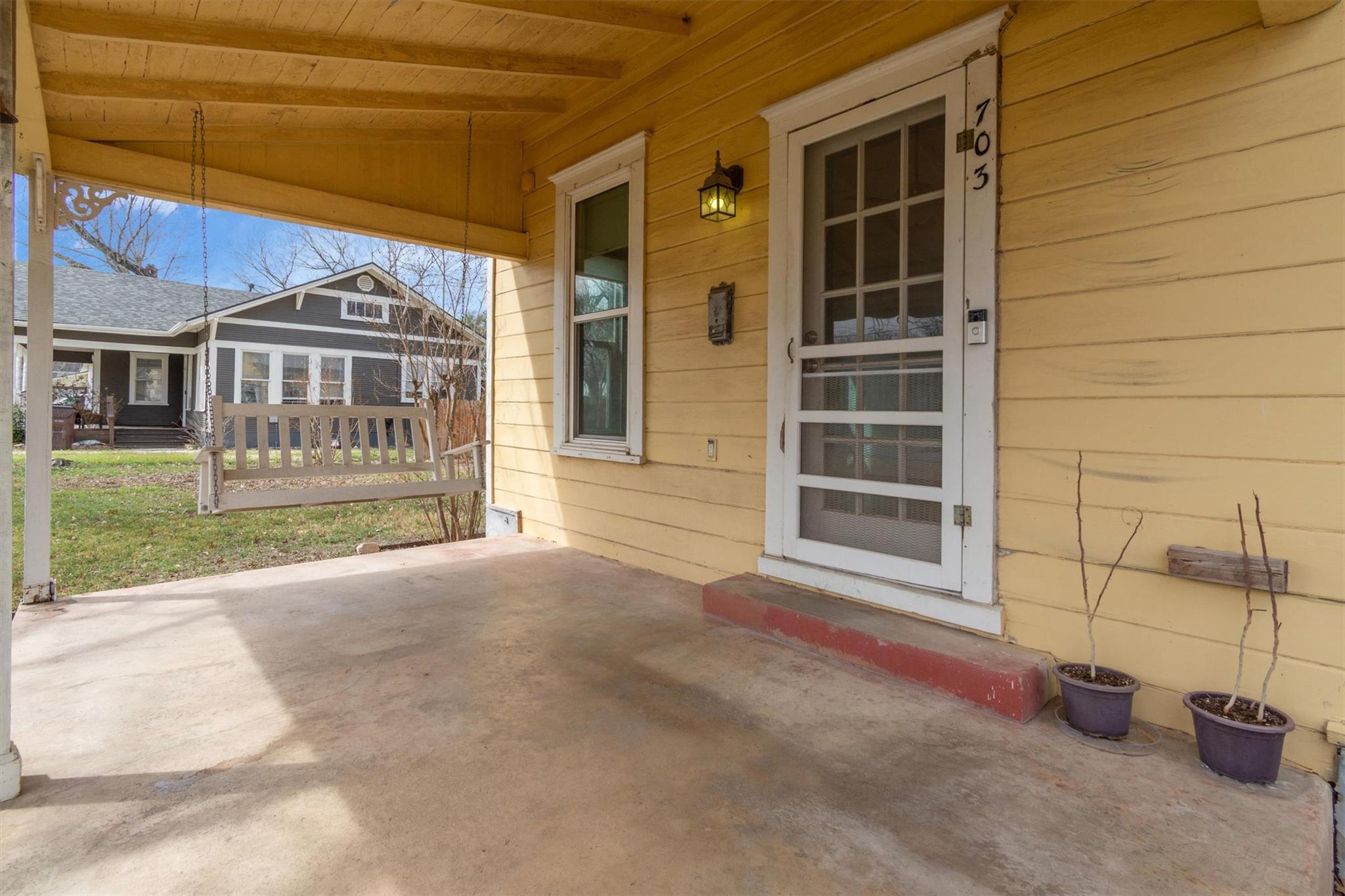 703 BOIS D'ARC St, Lockhart, TX 78644