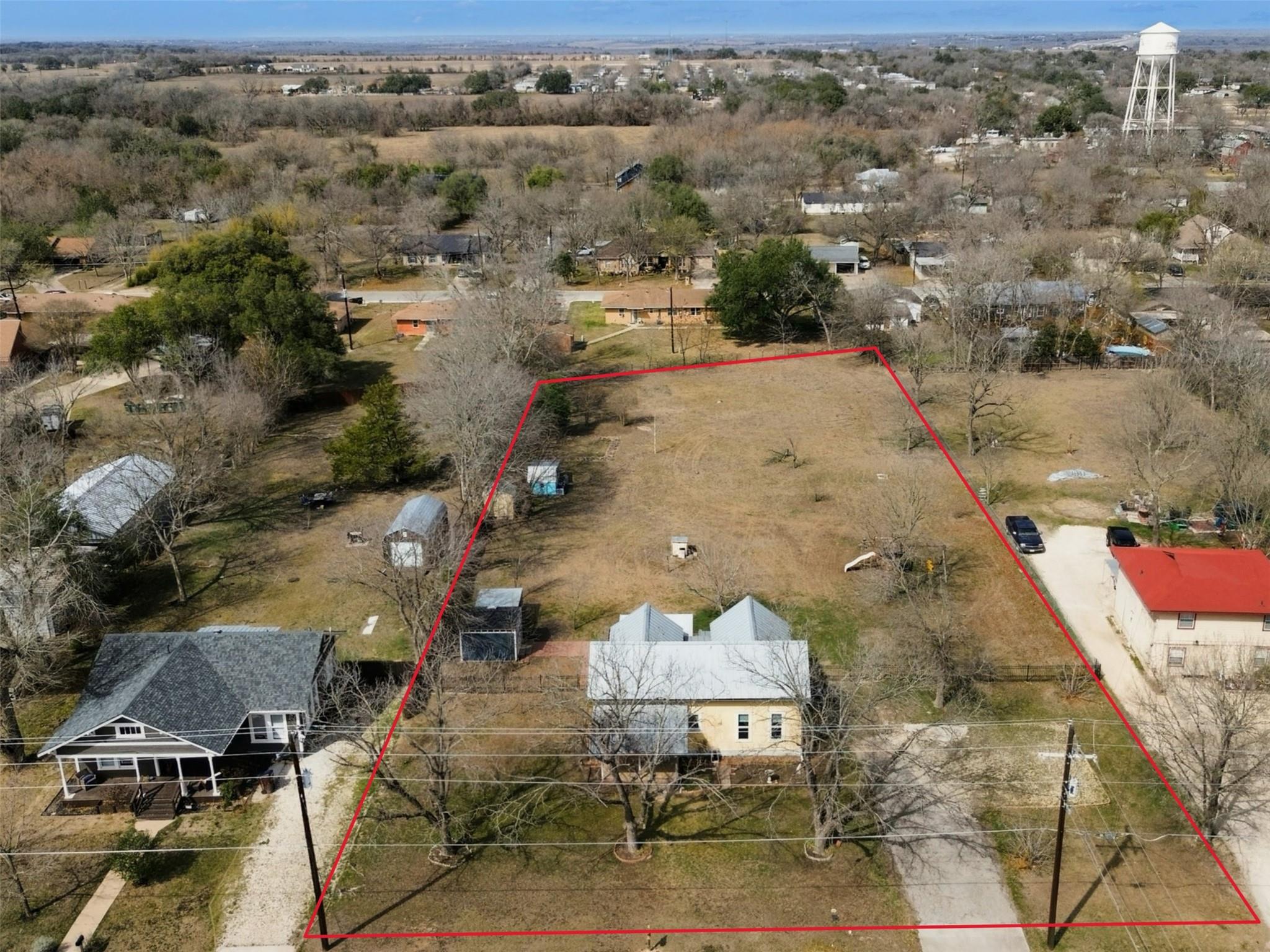 703 BOIS D'ARC St, Lockhart, TX 78644