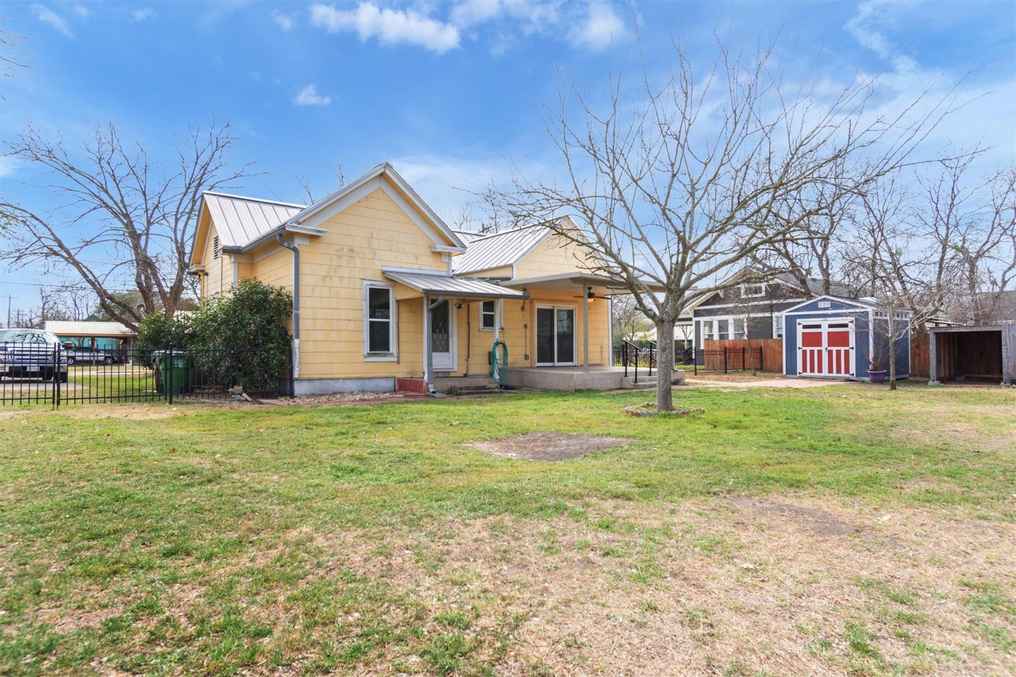 703 BOIS D'ARC St, Lockhart, TX 78644