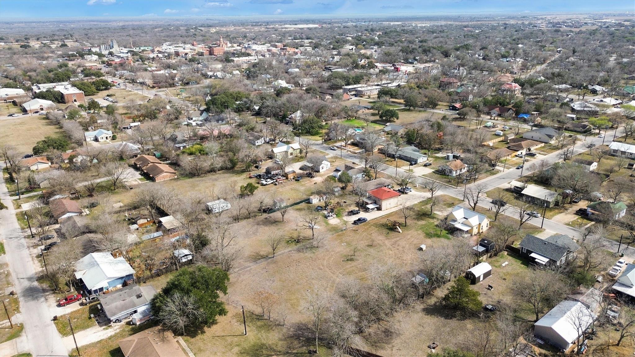 703 BOIS D'ARC St, Lockhart, TX 78644