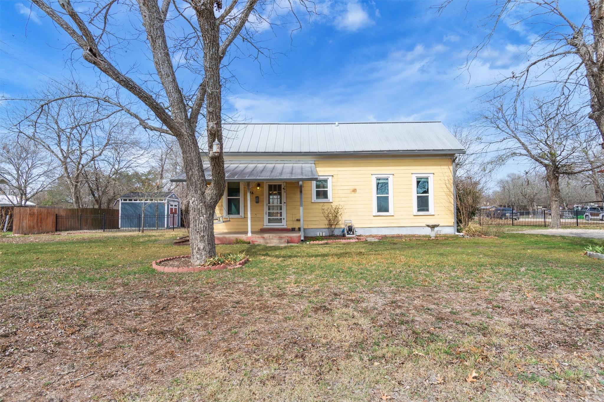 703 BOIS D'ARC St, Lockhart, TX 78644