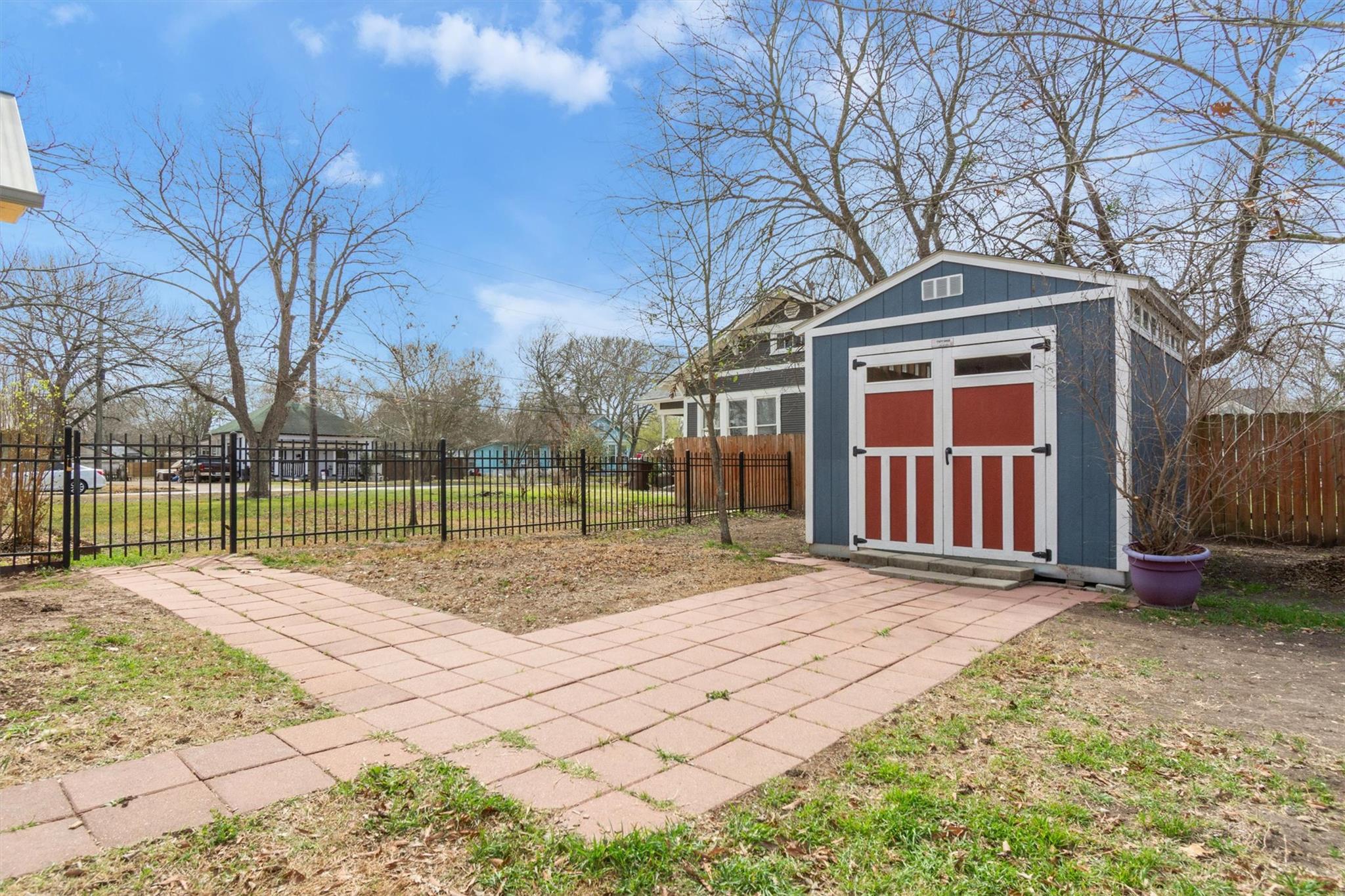703 BOIS D'ARC St, Lockhart, TX 78644