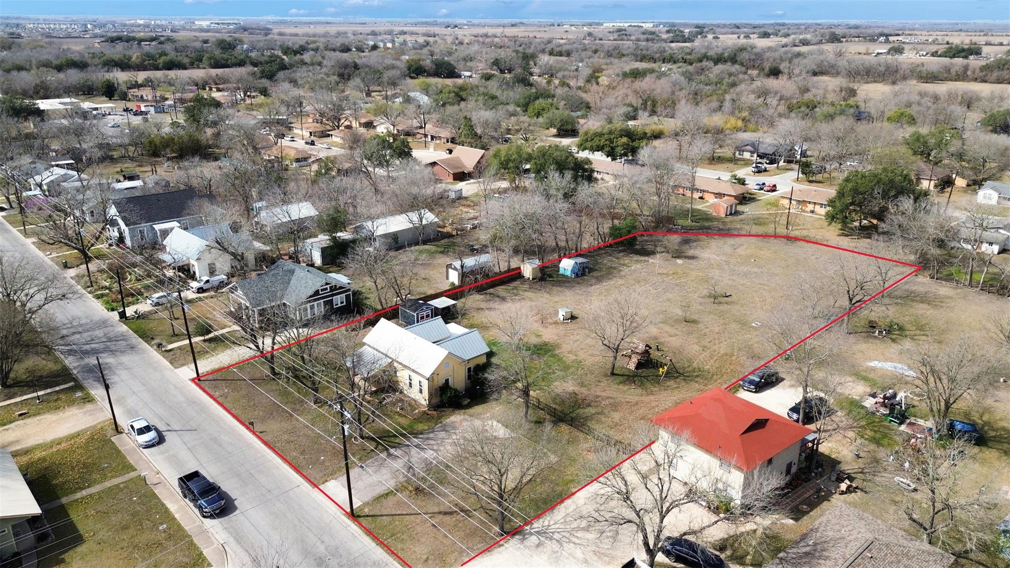 703 BOIS D'ARC St, Lockhart, TX 78644