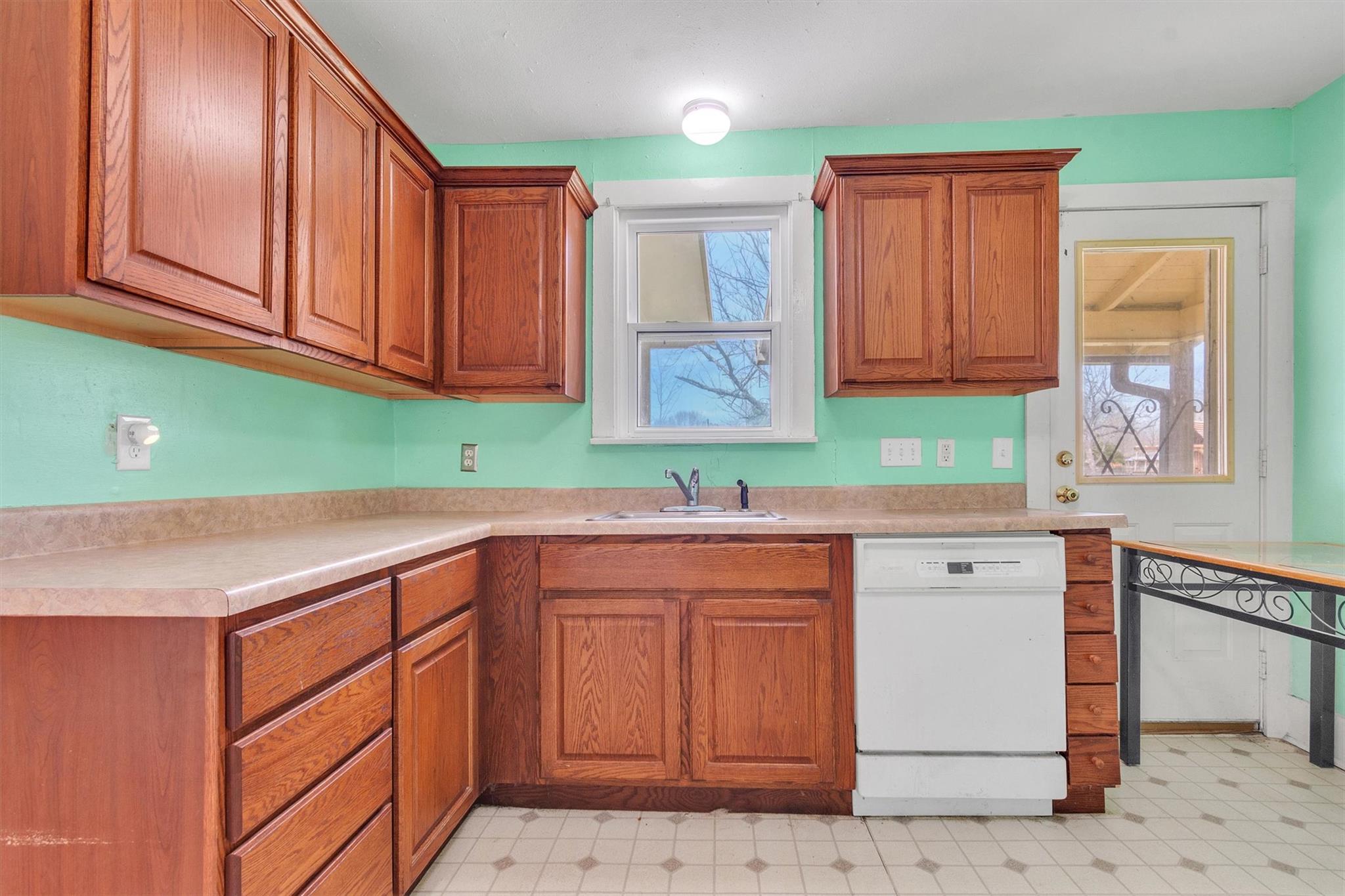 703 BOIS D'ARC St, Lockhart, TX 78644