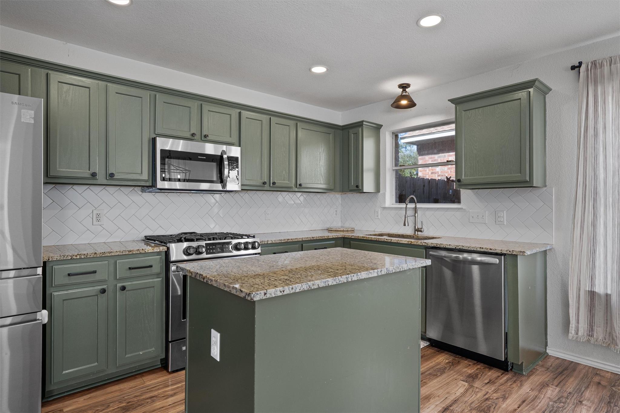 663 Reggie Jackson Trl, Round Rock, TX 78665