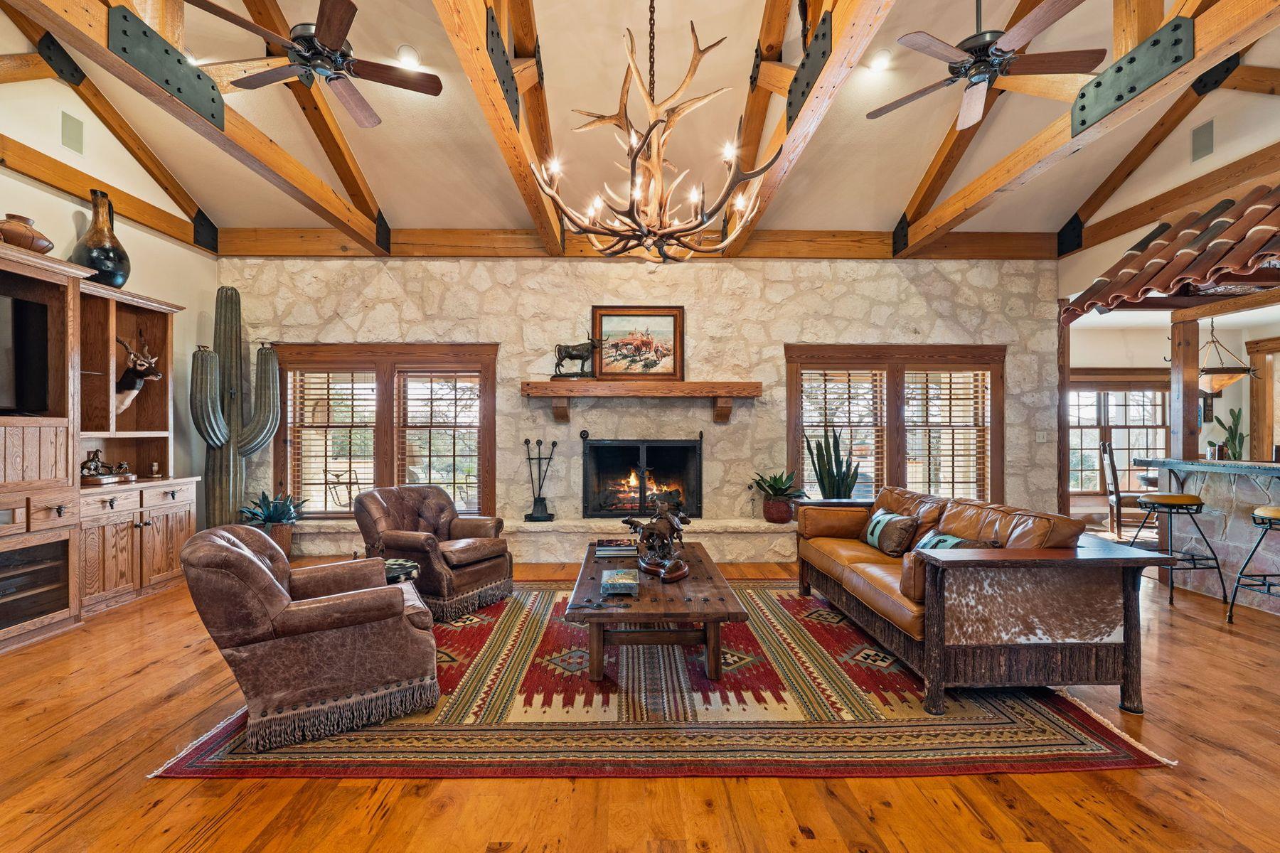 521 Bluff Creek Road Rd, Center Point, TX 78010