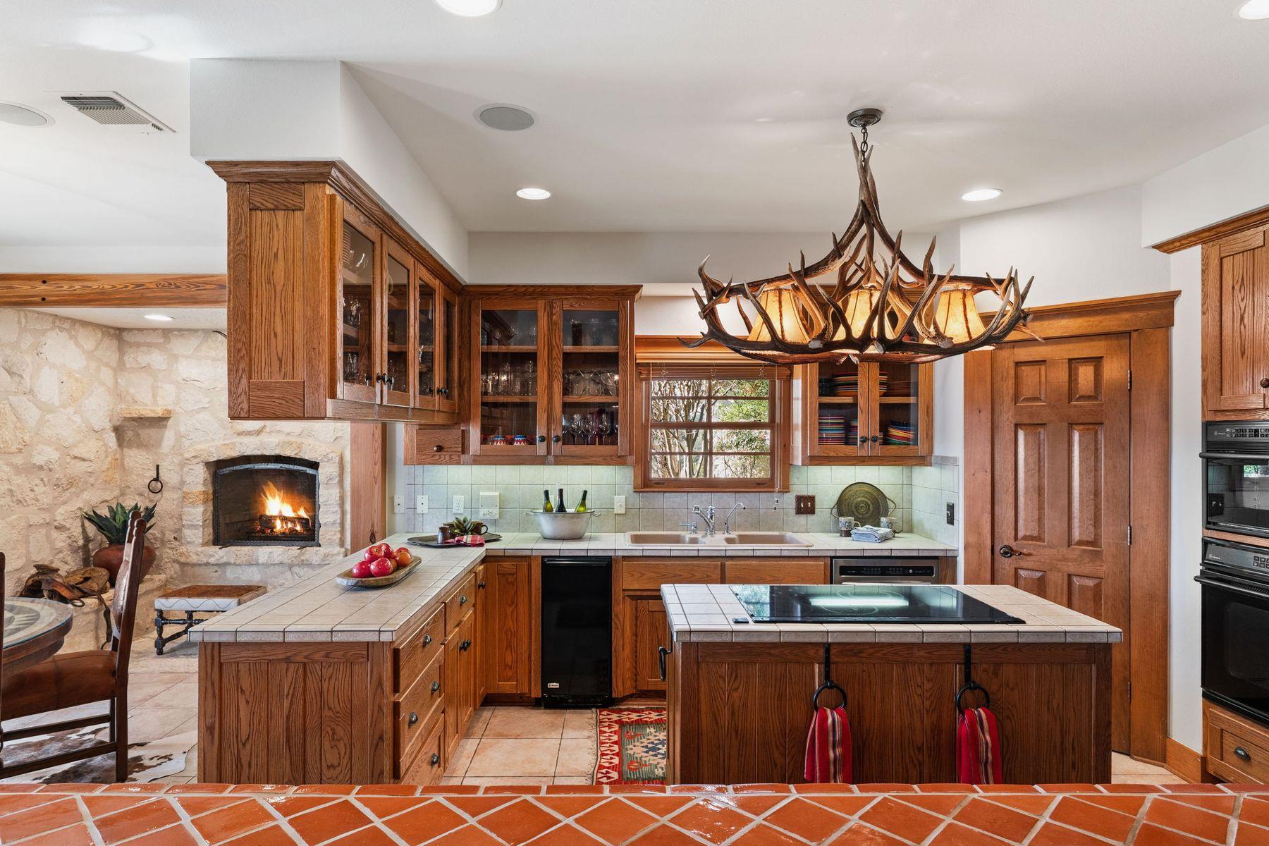 521 Bluff Creek Road Rd, Center Point, TX 78010