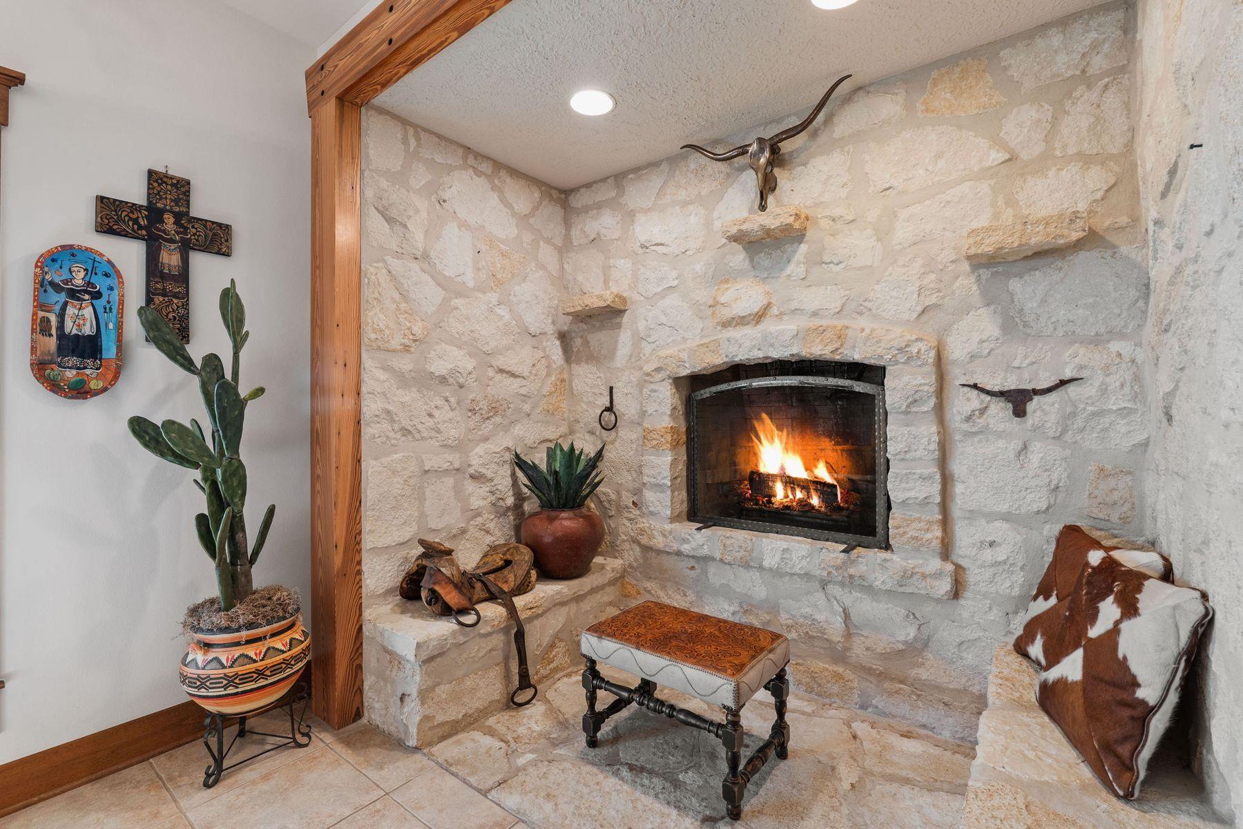 521 Bluff Creek Road Rd, Center Point, TX 78010