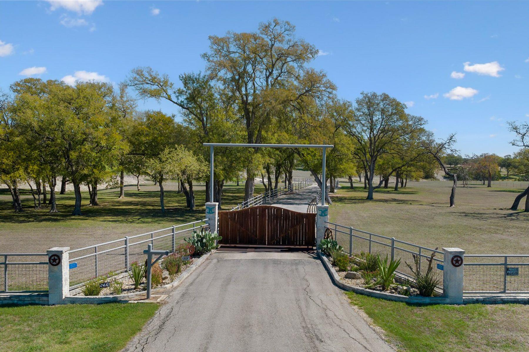 521 Bluff Creek Road Rd, Center Point, TX 78010