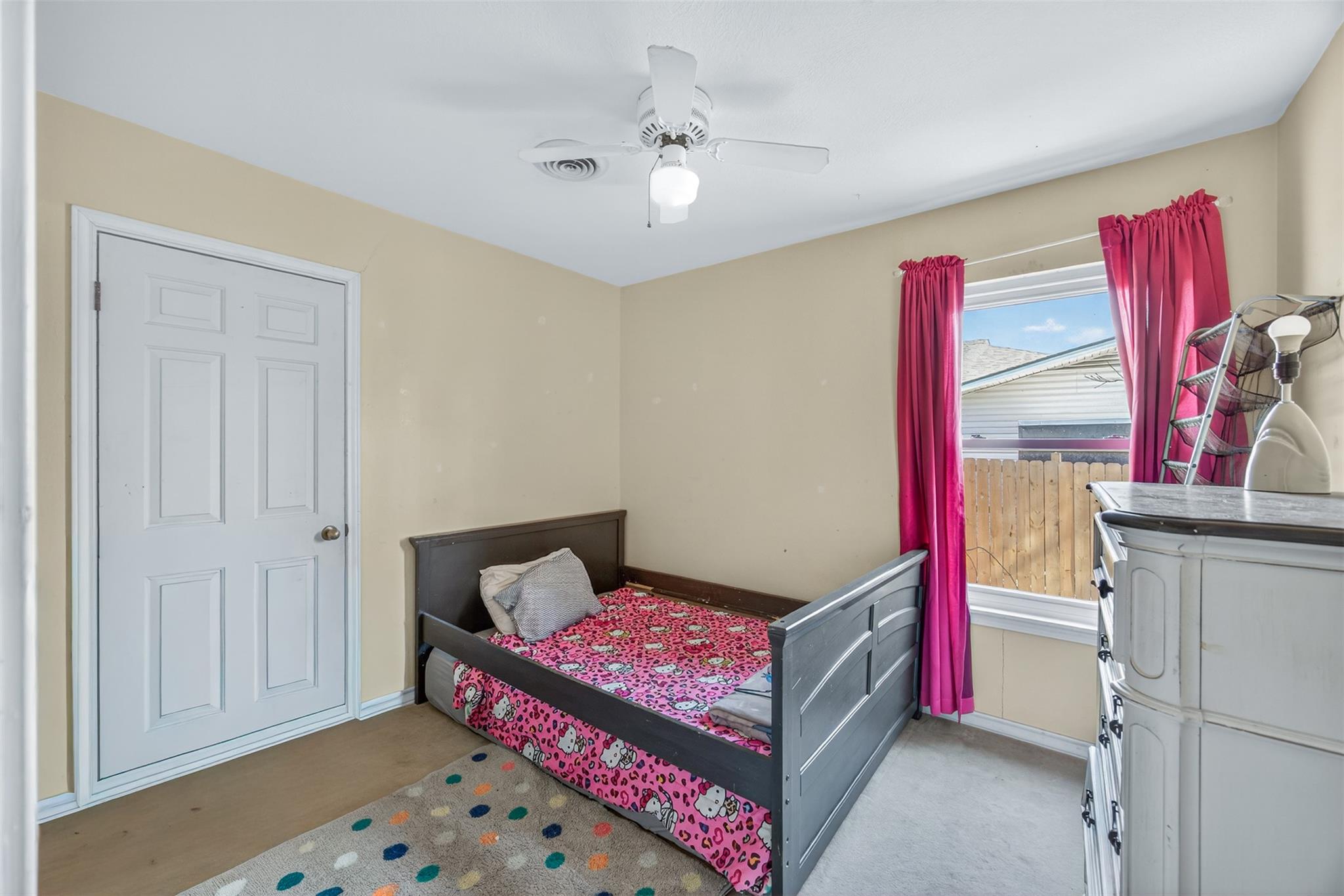 133 Hillcrest Dr, Luling, TX 78648