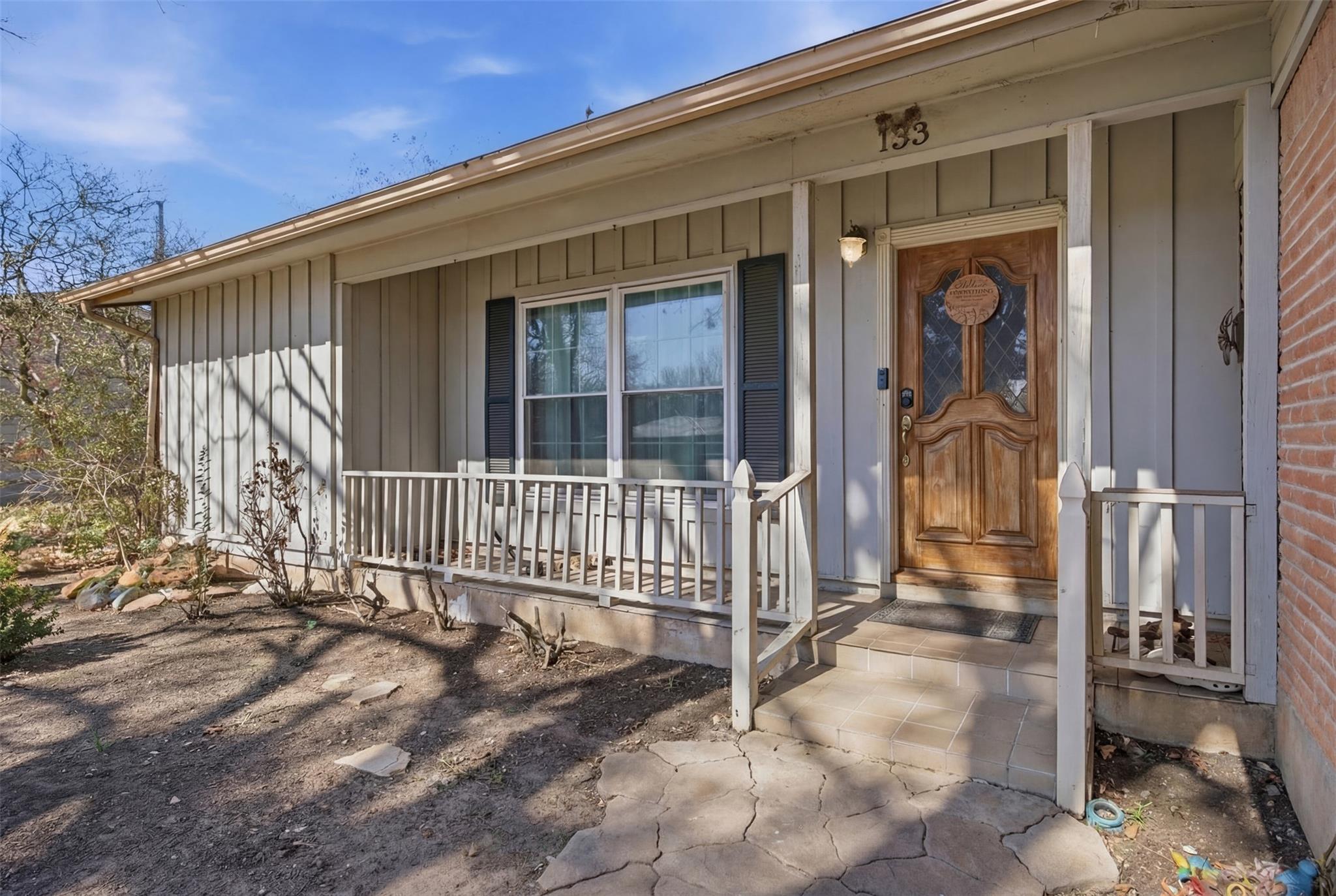 133 Hillcrest Dr, Luling, TX 78648