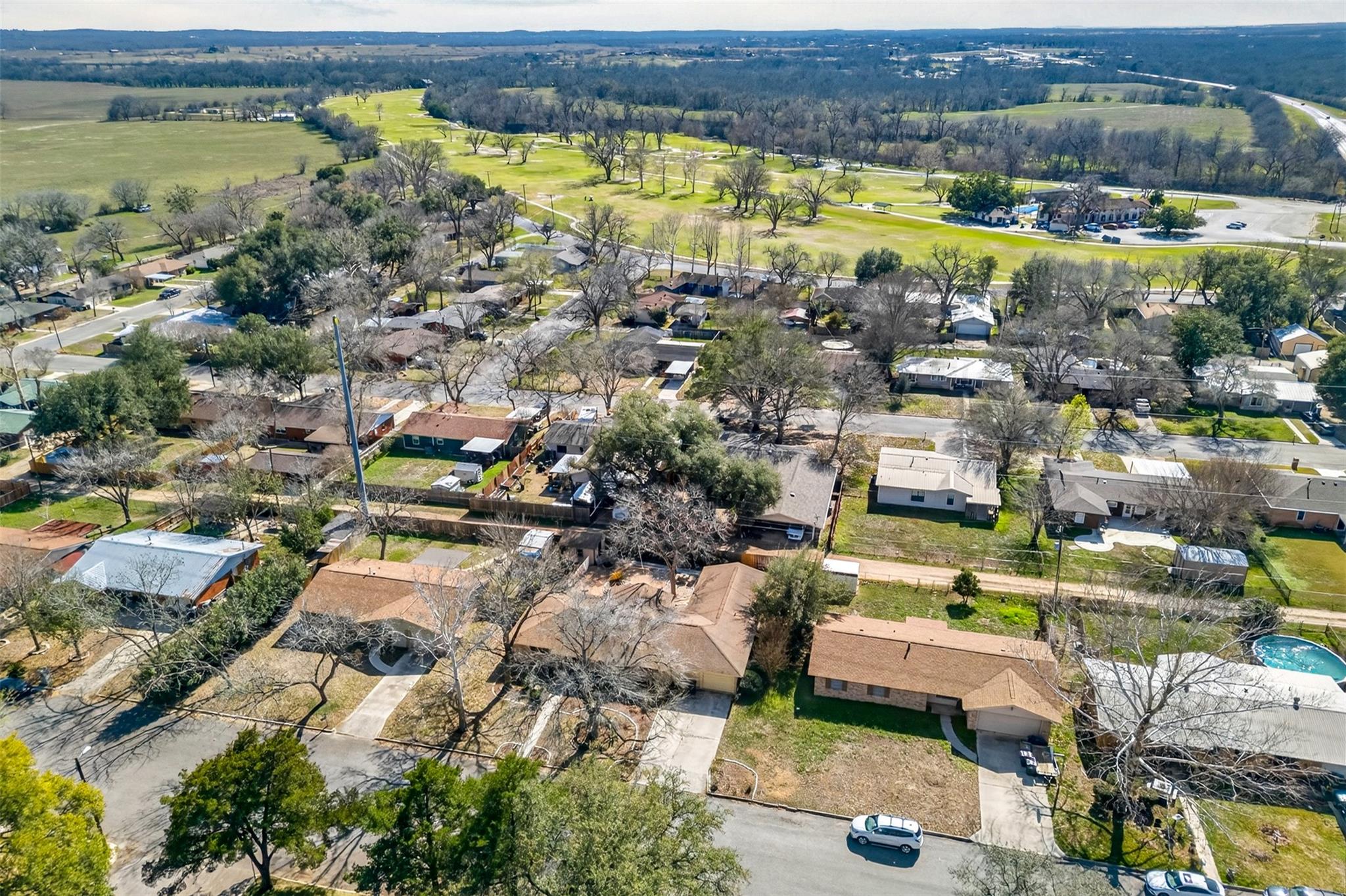 133 Hillcrest Dr, Luling, TX 78648