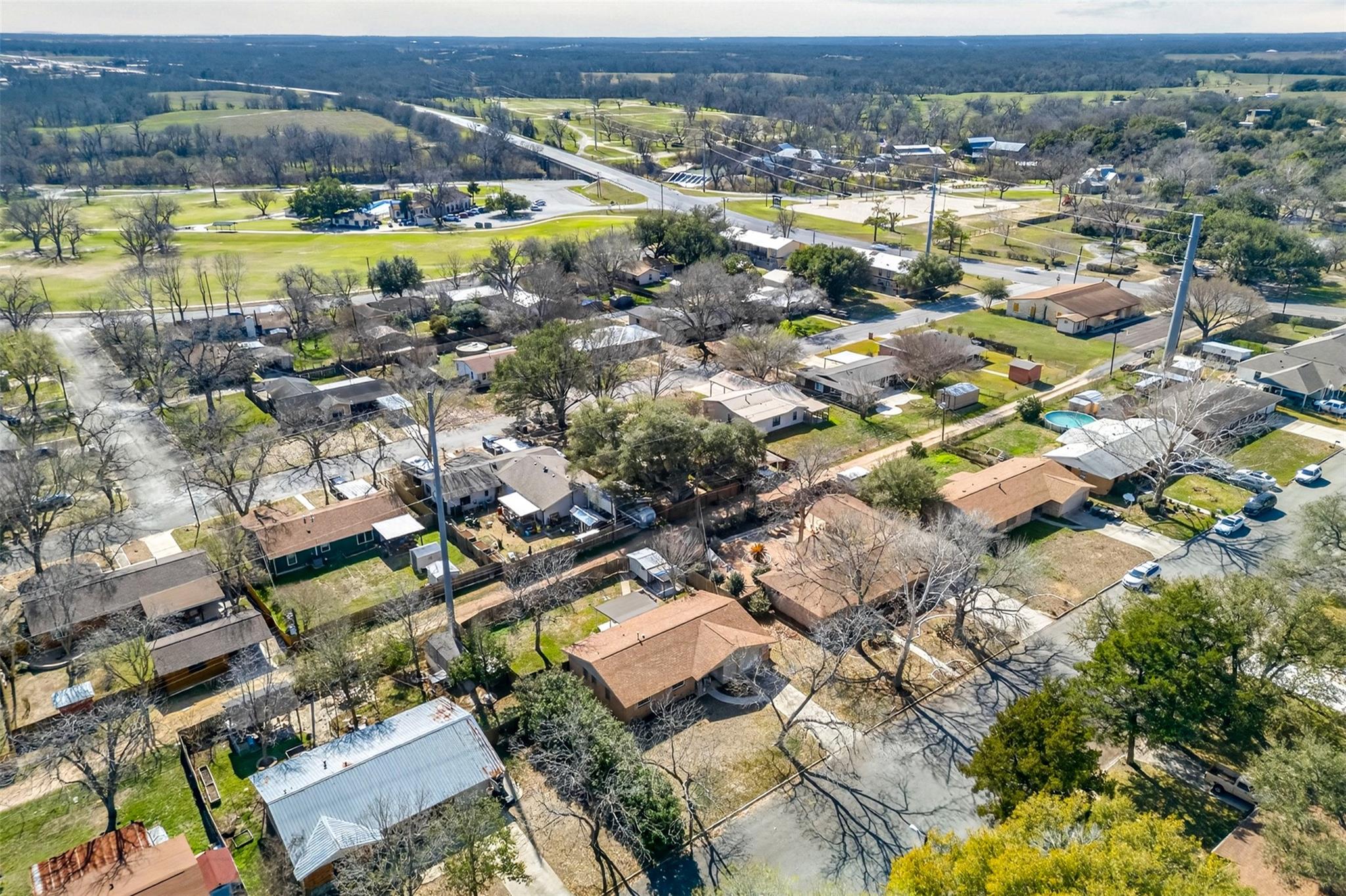 133 Hillcrest Dr, Luling, TX 78648