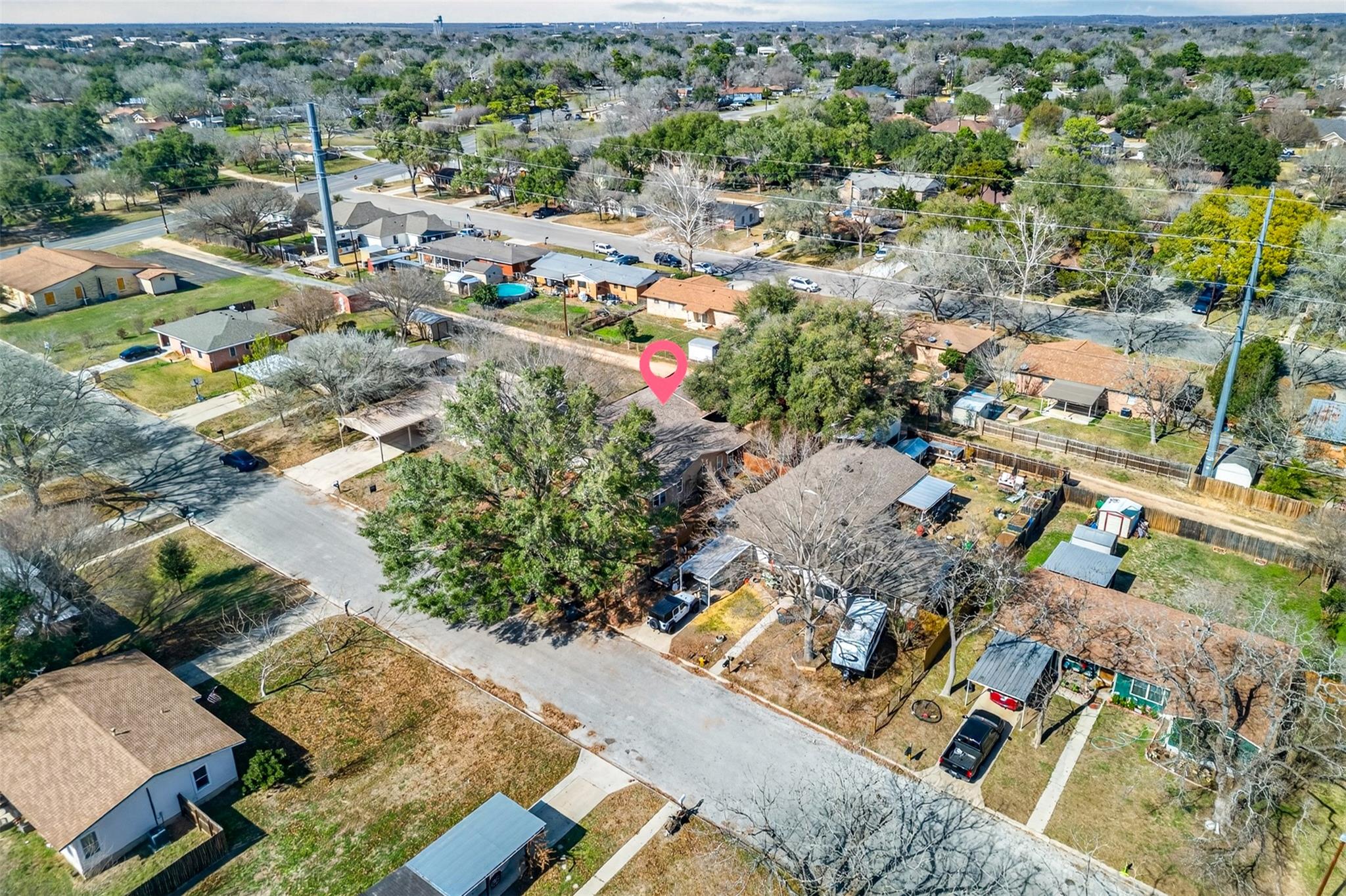 133 Hillcrest Dr, Luling, TX 78648
