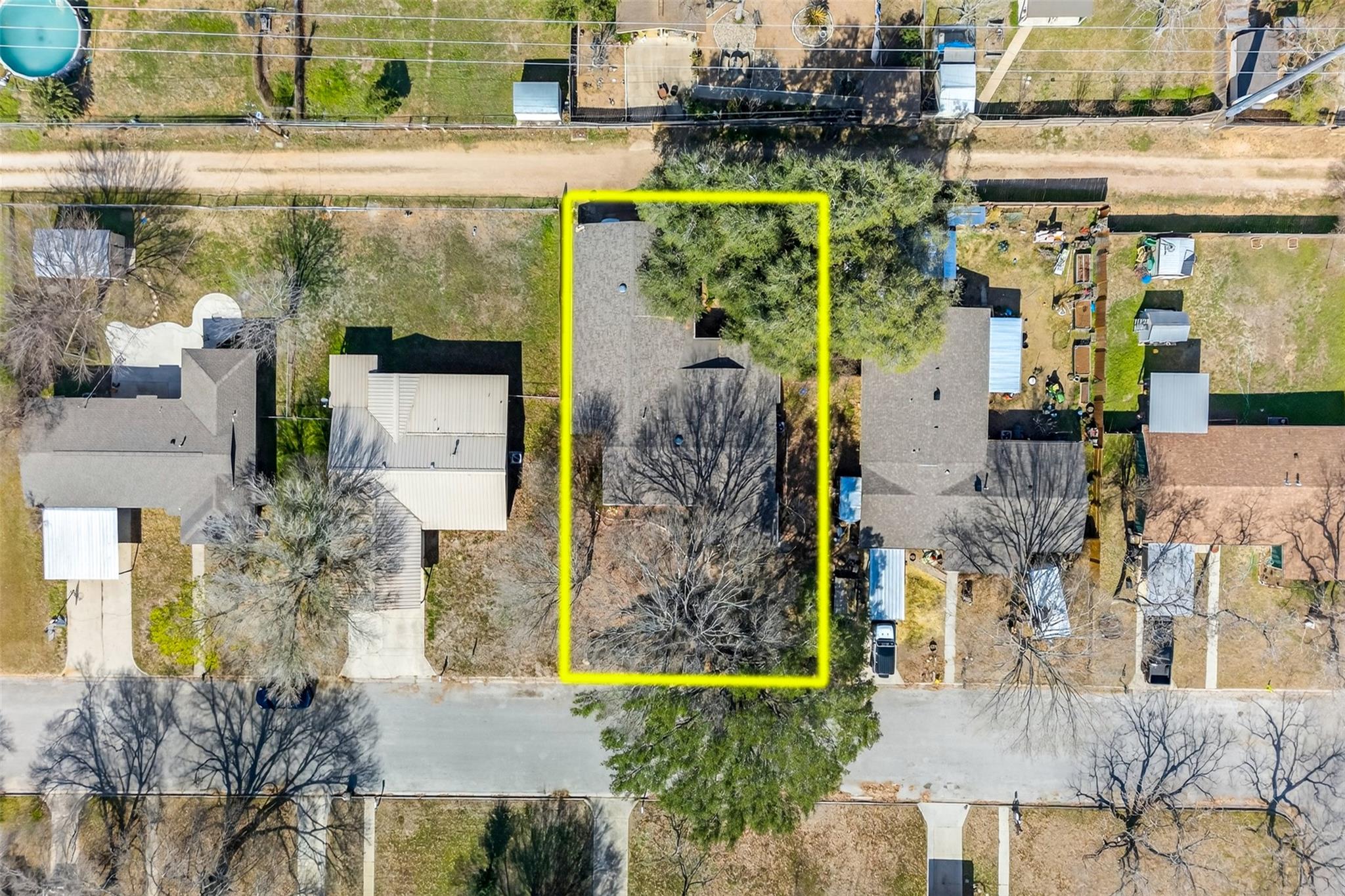 133 Hillcrest Dr, Luling, TX 78648