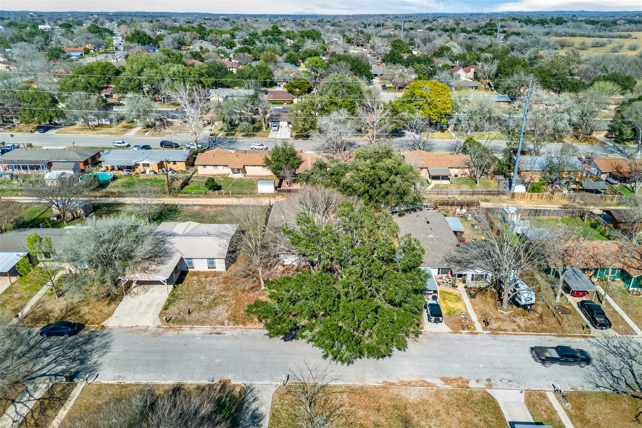 133 Hillcrest Dr, Luling, TX 78648