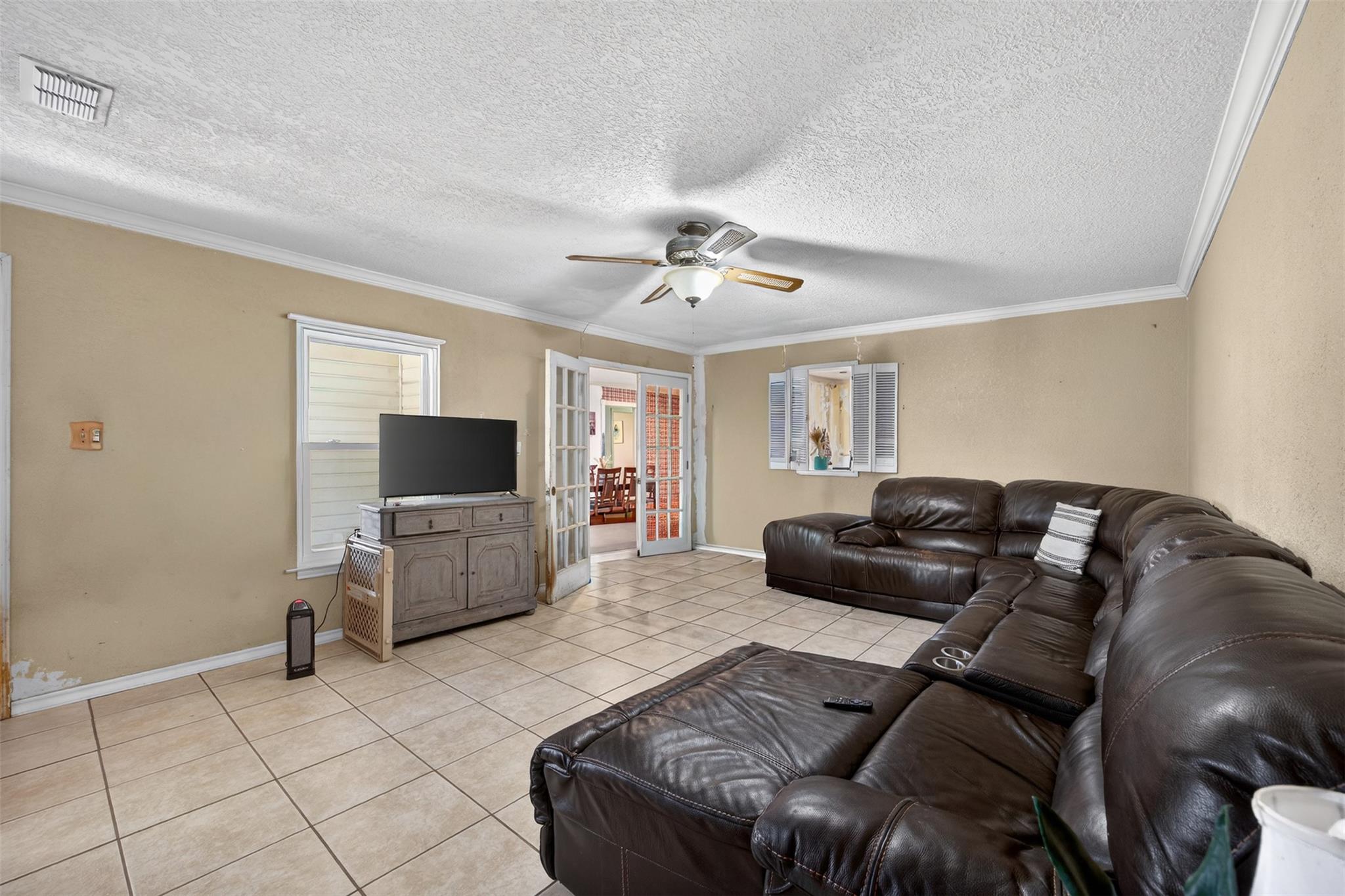 133 Hillcrest Dr, Luling, TX 78648