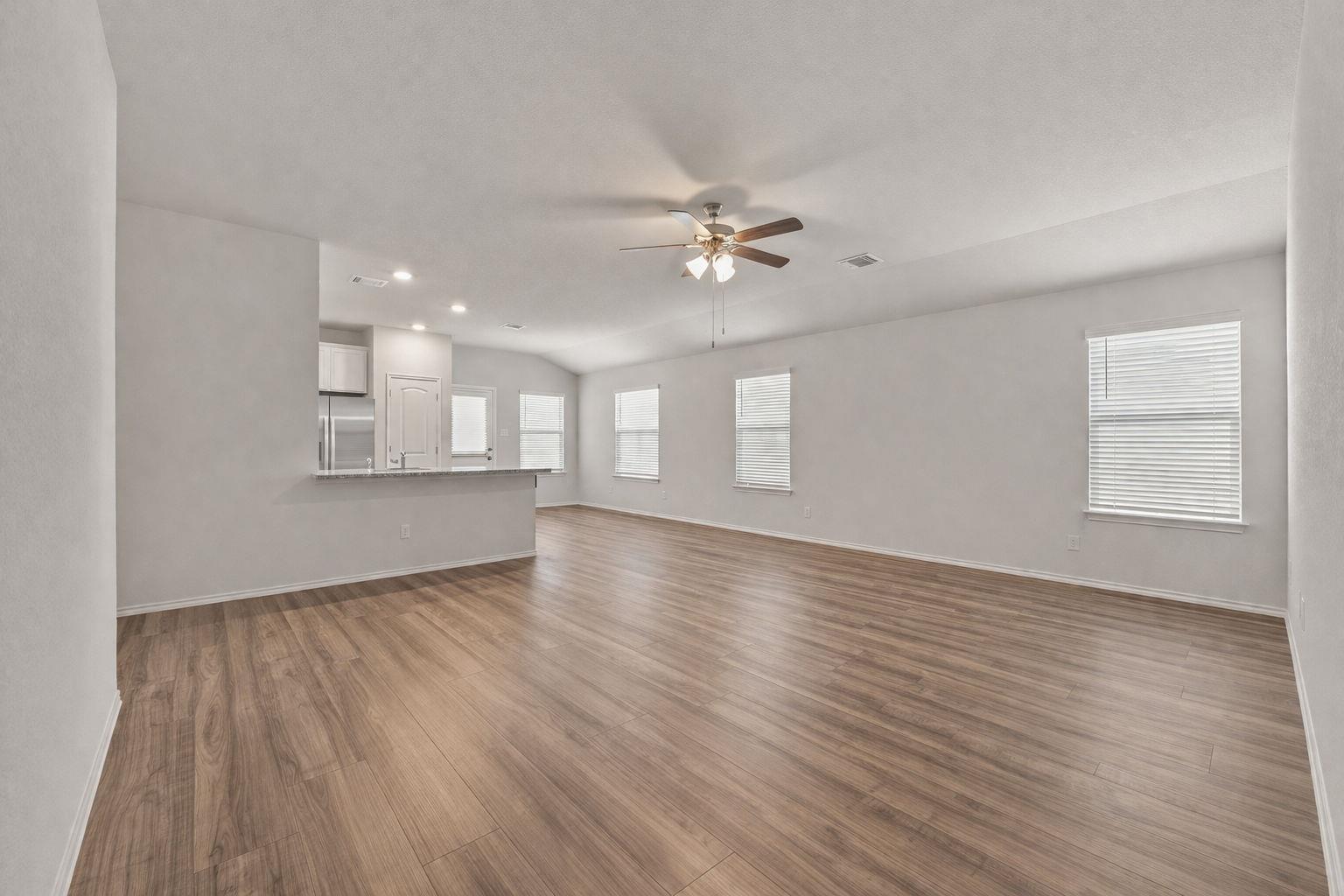 108 Pivot Dr, Taylor, TX 76574